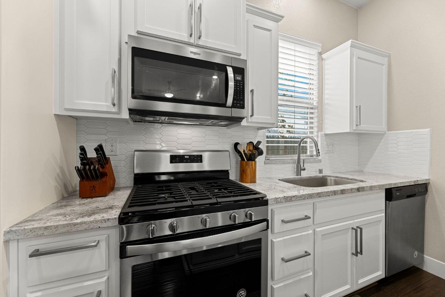 9104 Plympton Loop