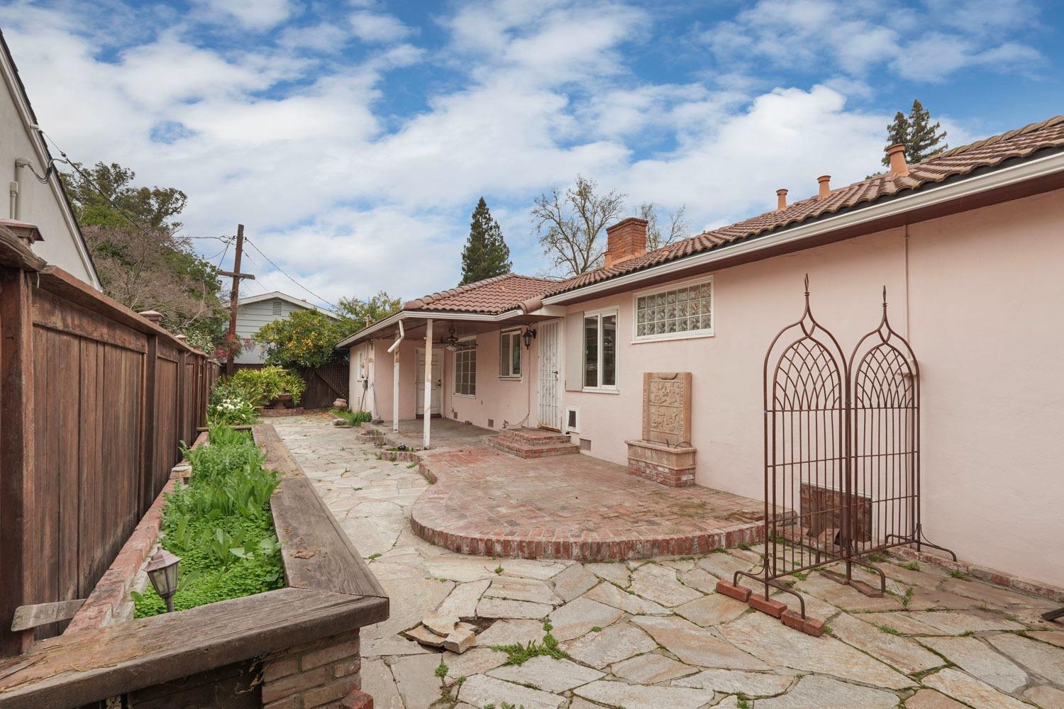4450 Mead Avenue