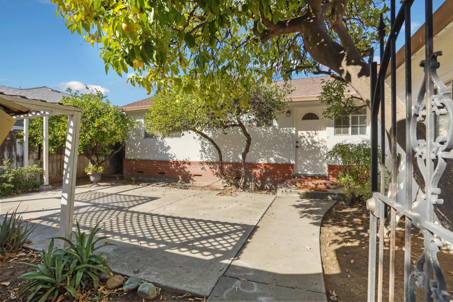 1129 E. Alameda Street