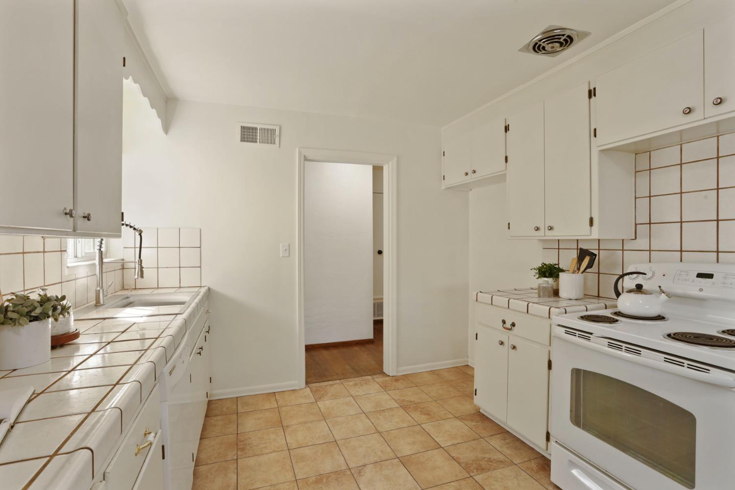 1129 E. Alameda Street
