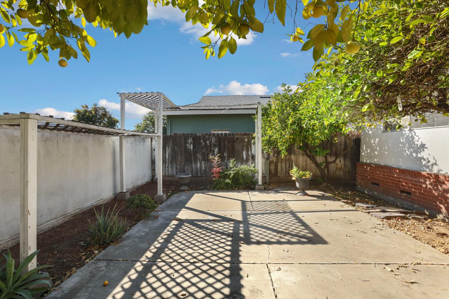 1129 E. Alameda Street