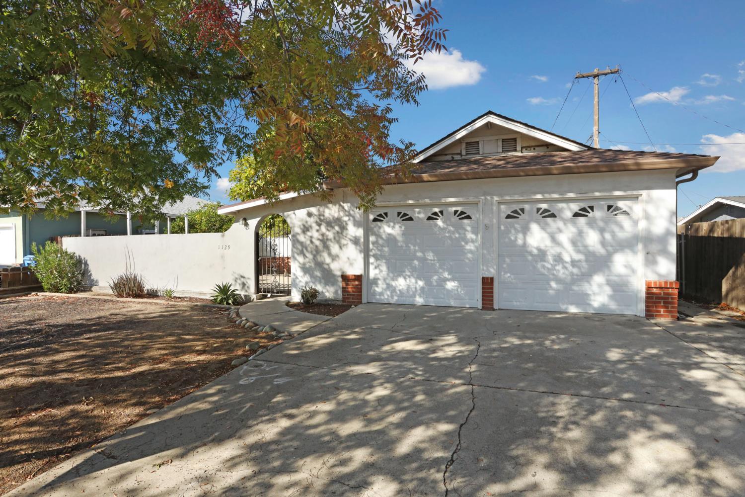 1129 E. Alameda Street