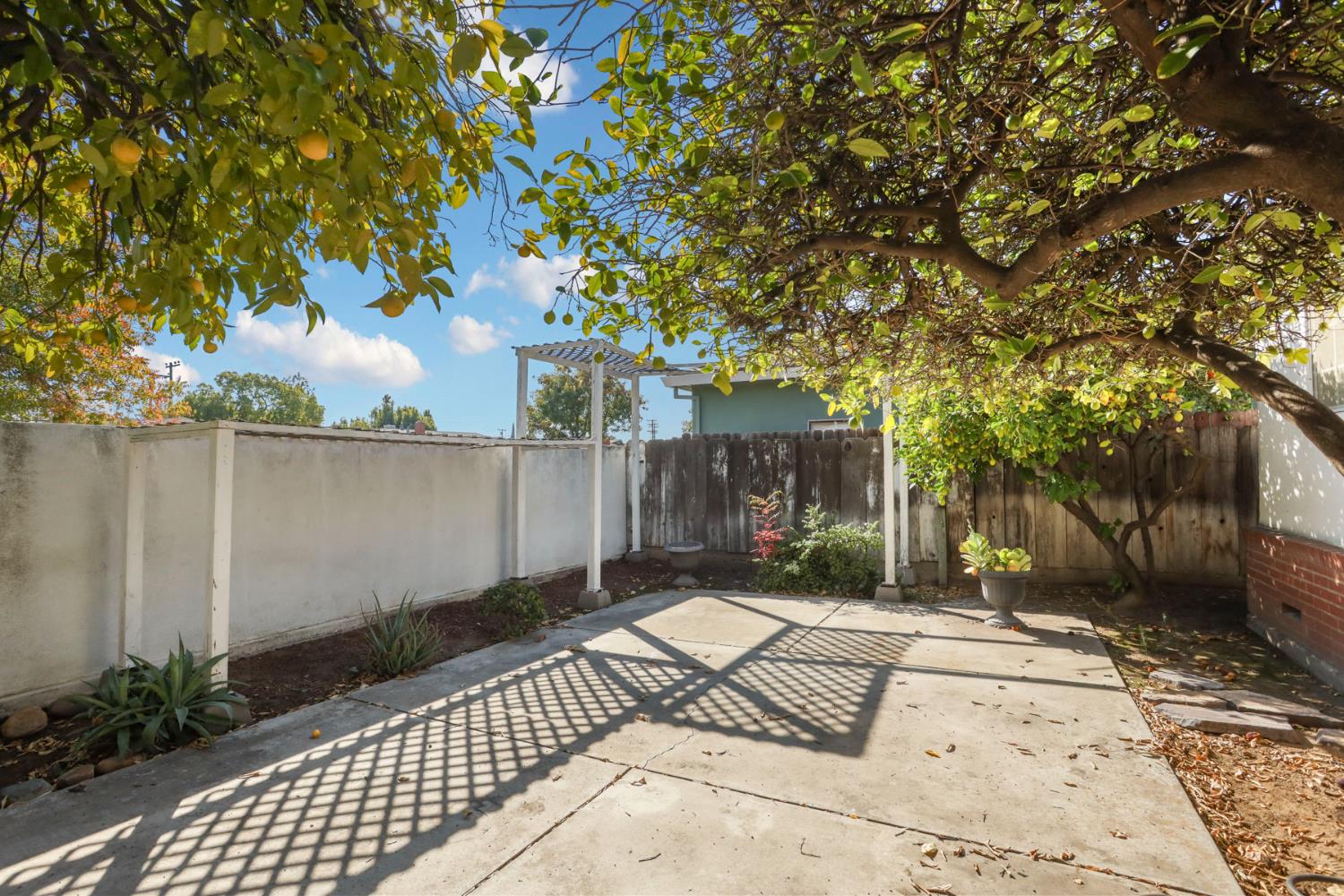 1129 E. Alameda Street