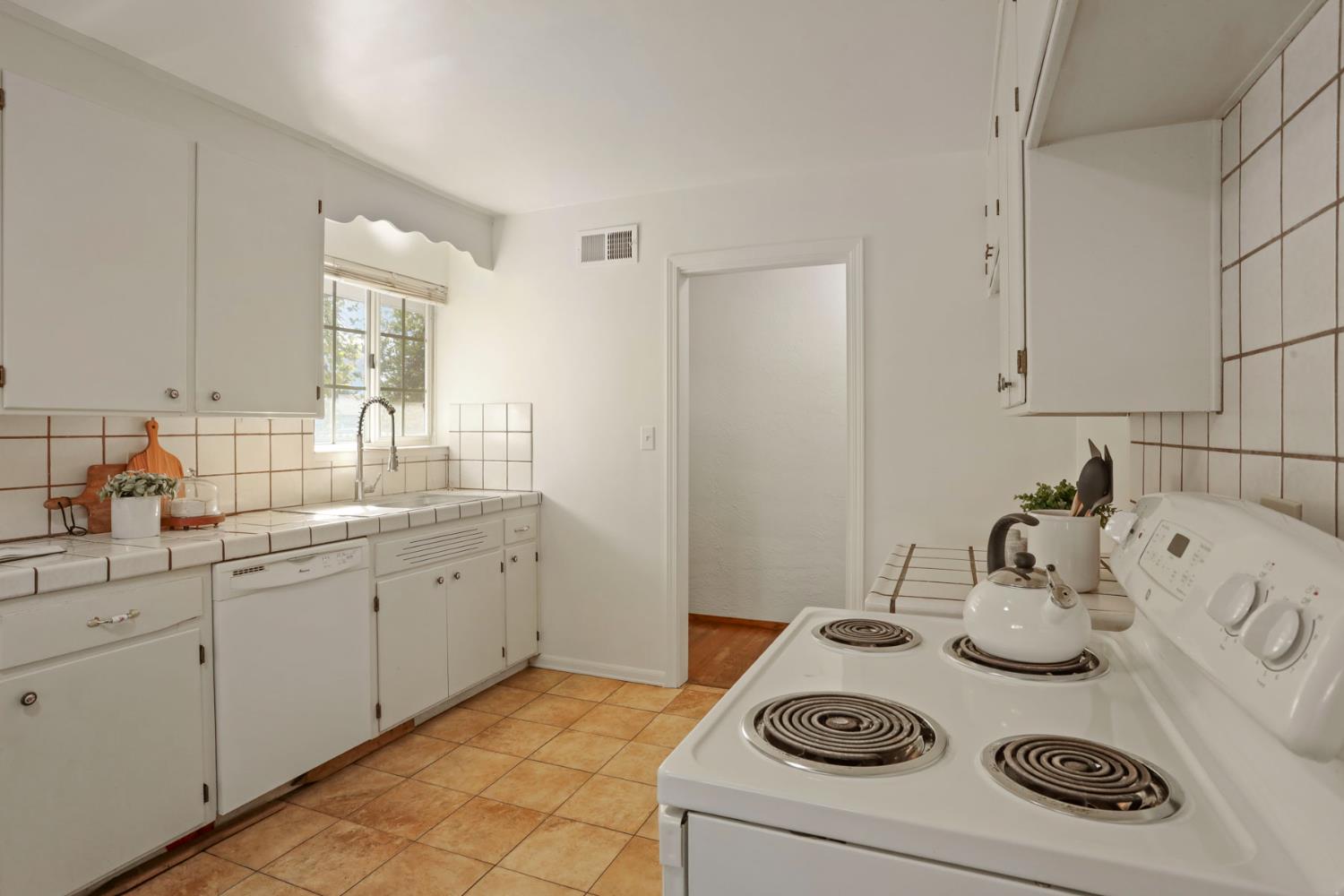 1129 E. Alameda Street