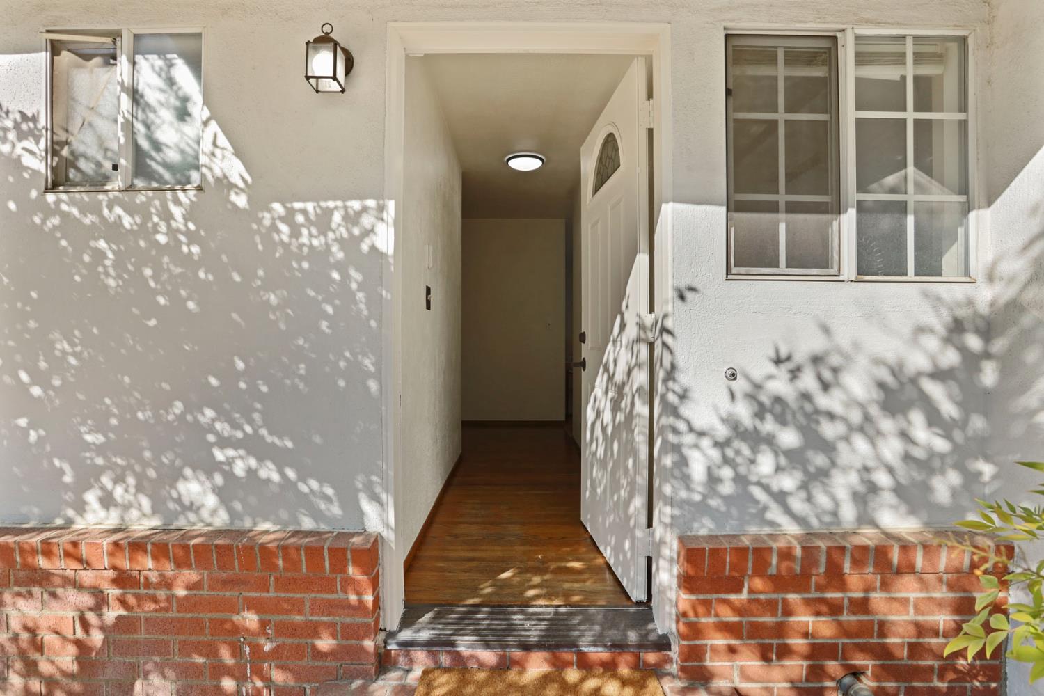 1129 E. Alameda Street