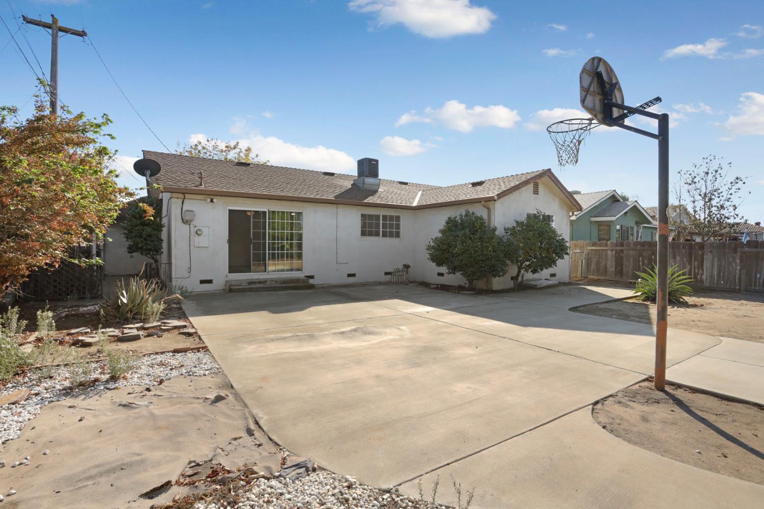 1129 E. Alameda Street