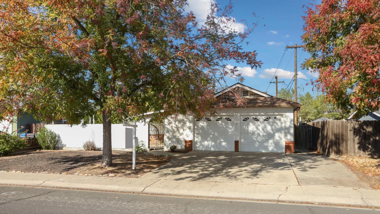 1129 E. Alameda Street