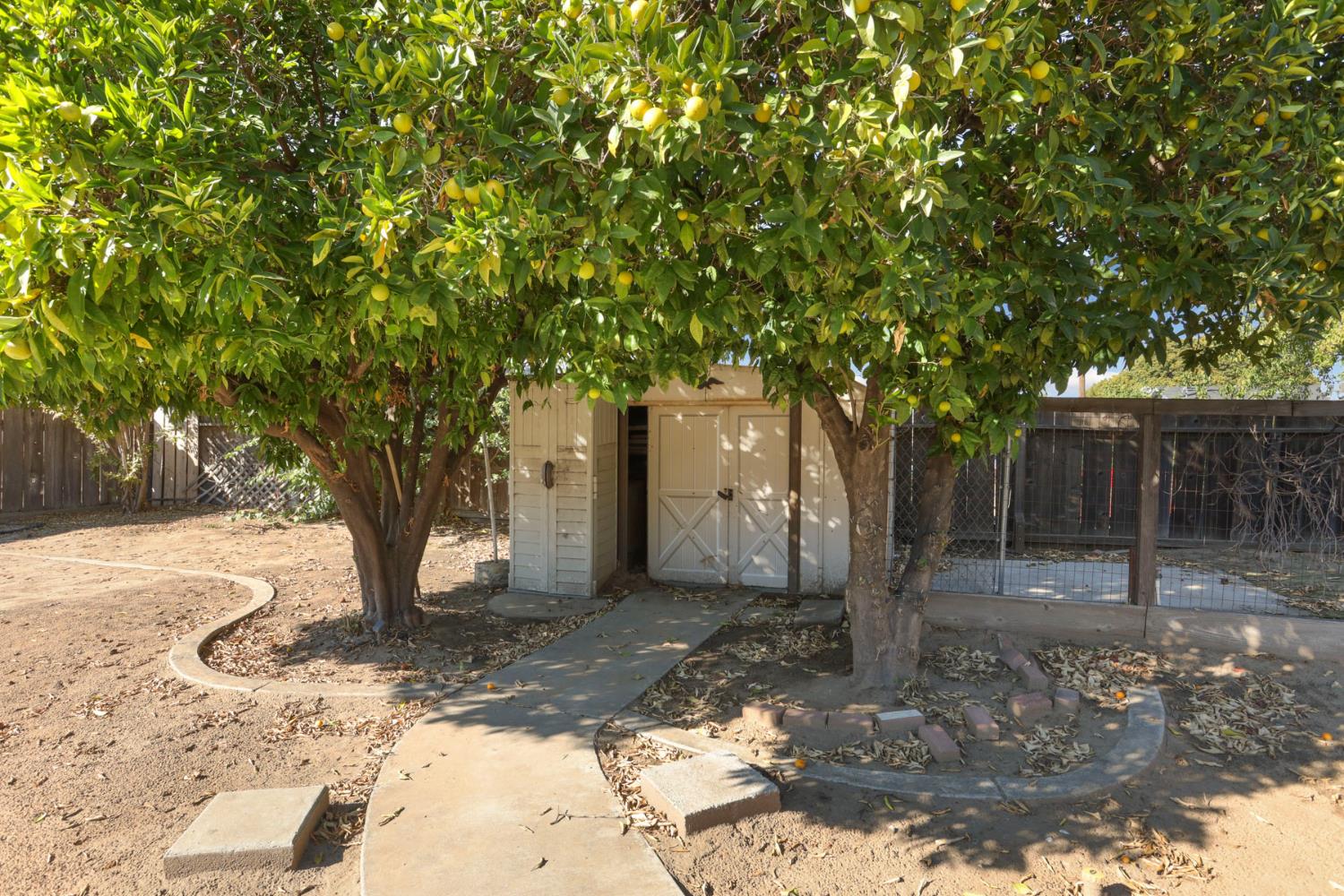 1129 E. Alameda Street