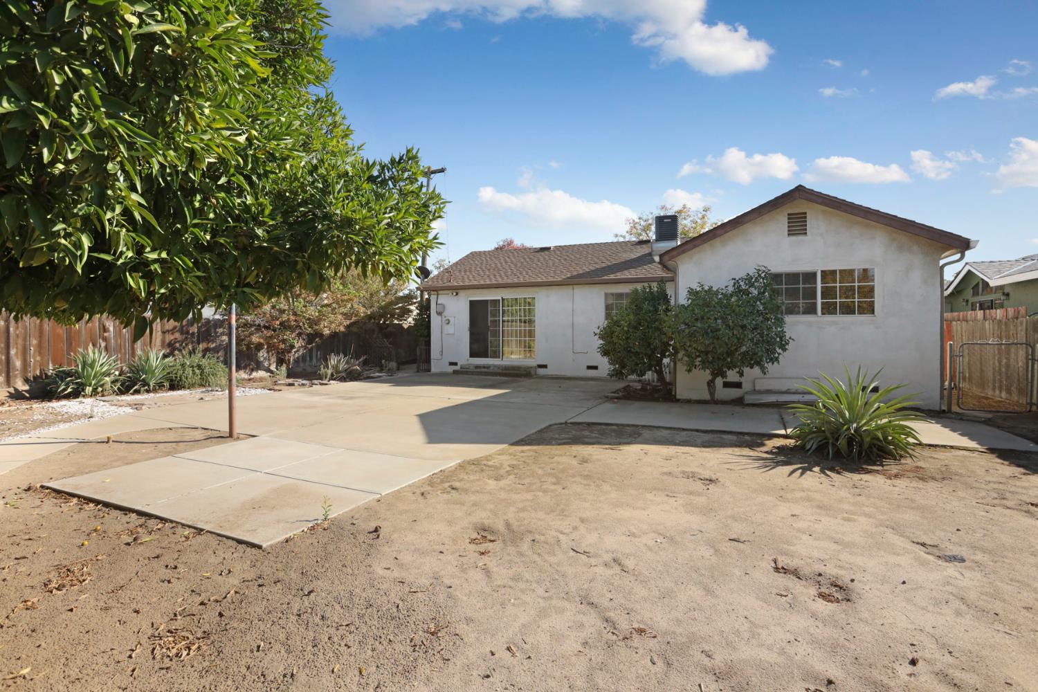 1129 E. Alameda Street