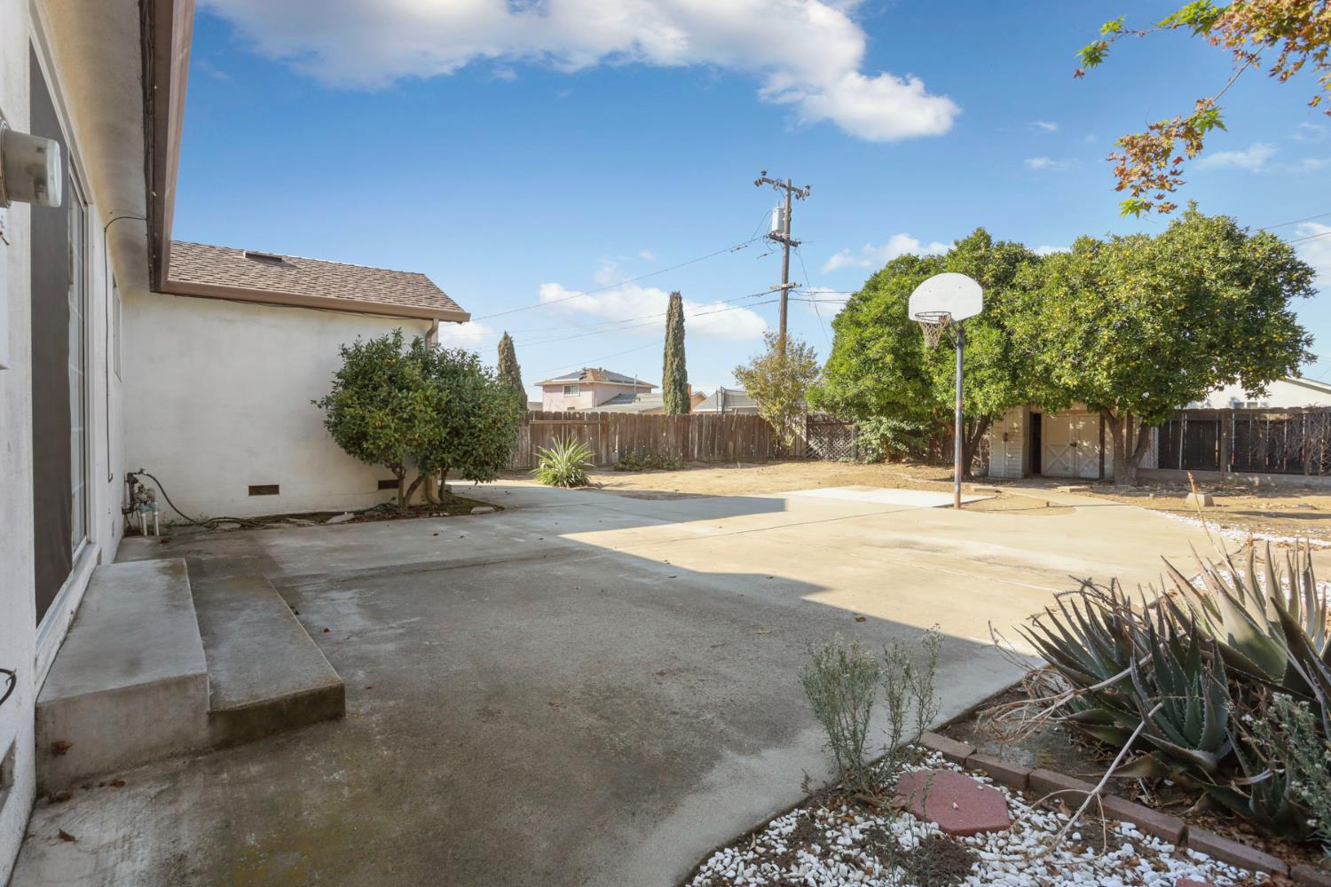 1129 E. Alameda Street