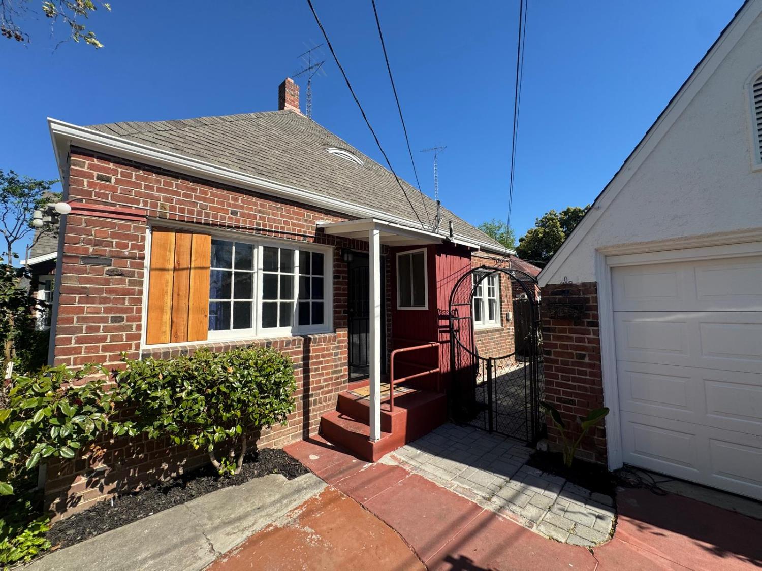 52 W Adams Street