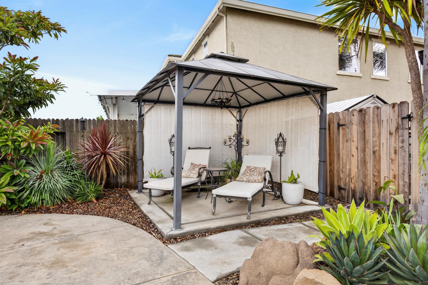 552 Denier Court