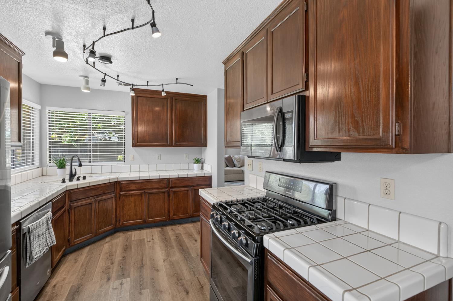 893 Black Canyon Court