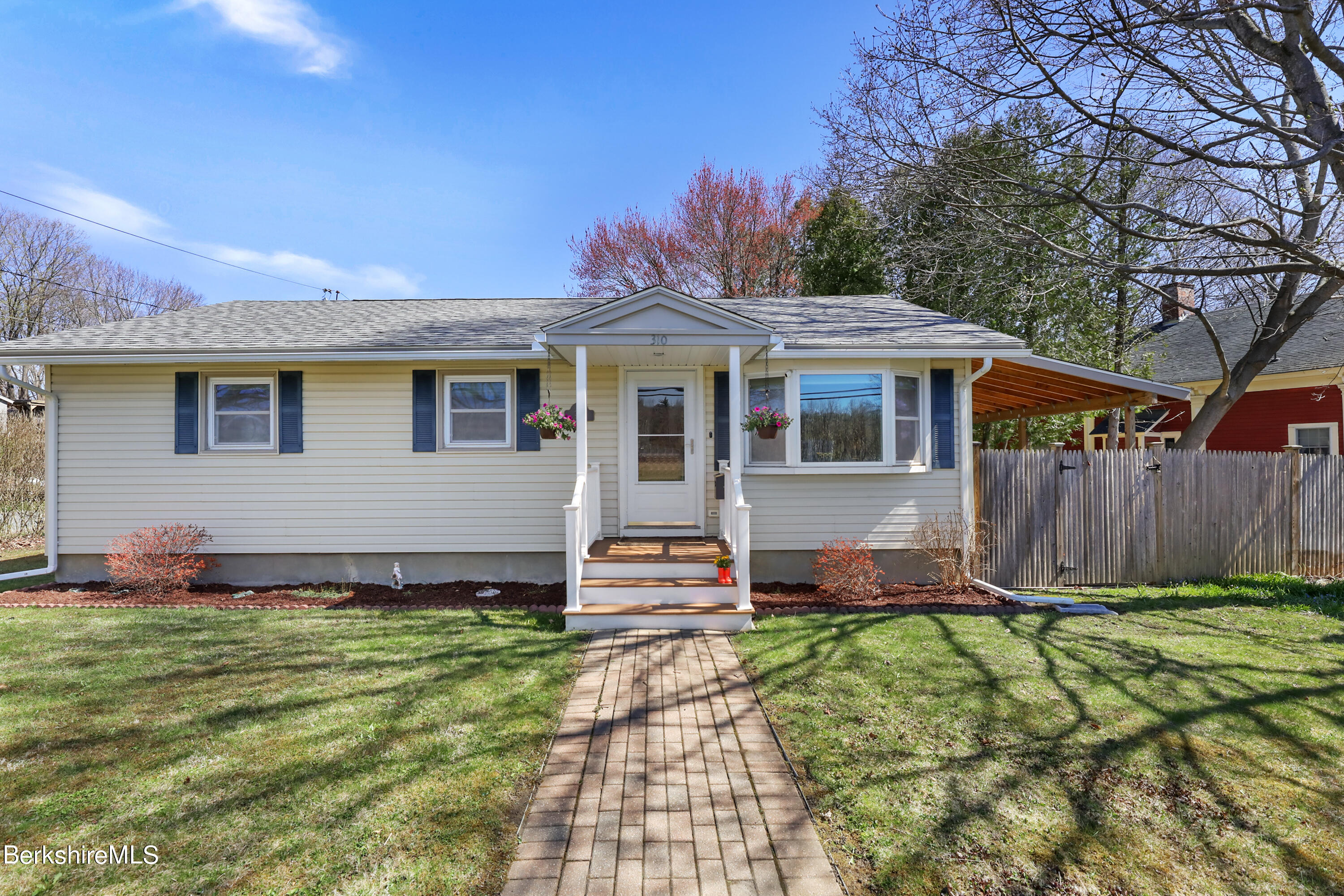 310 Pecks Rd