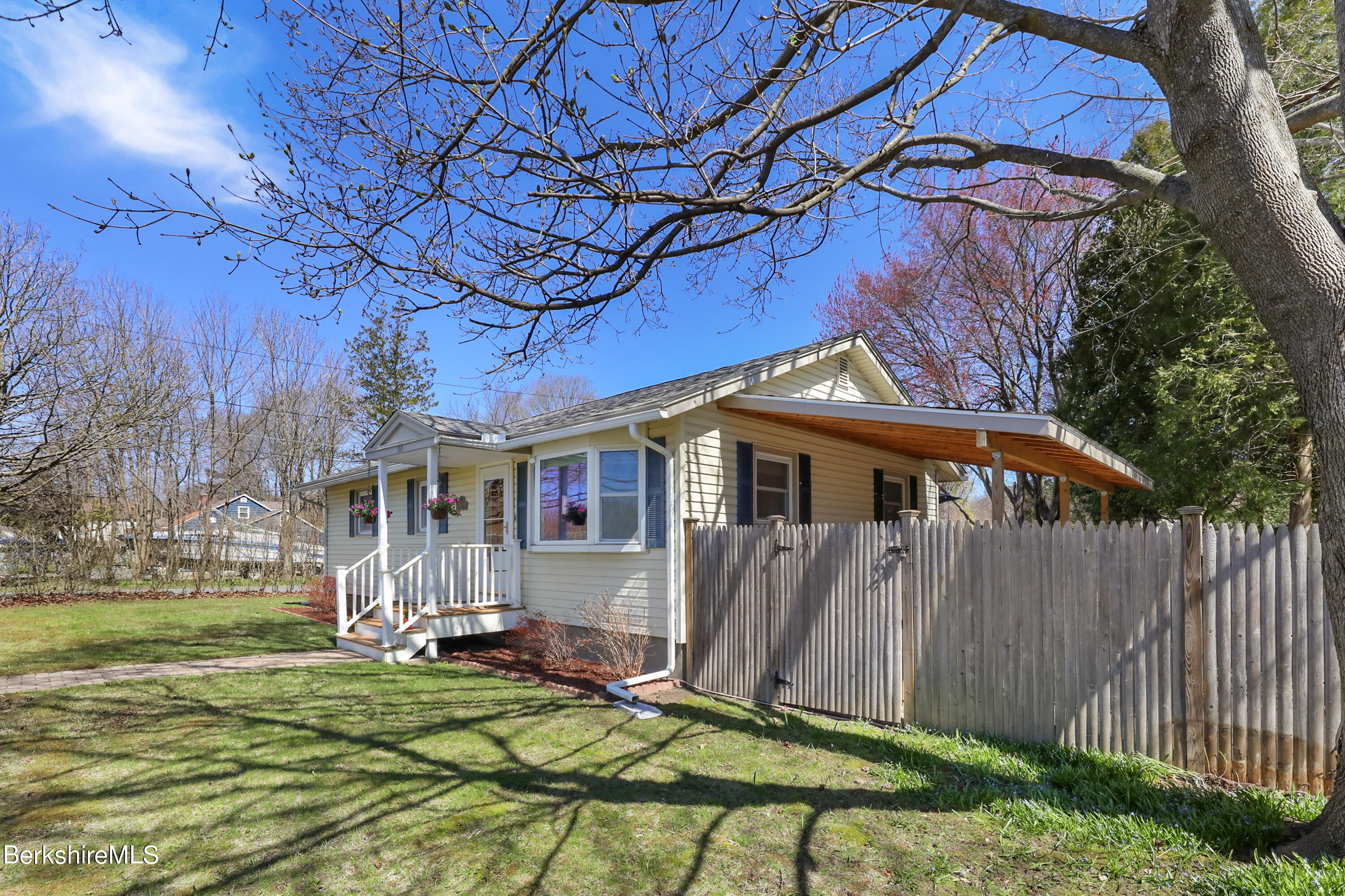 310 Pecks Rd