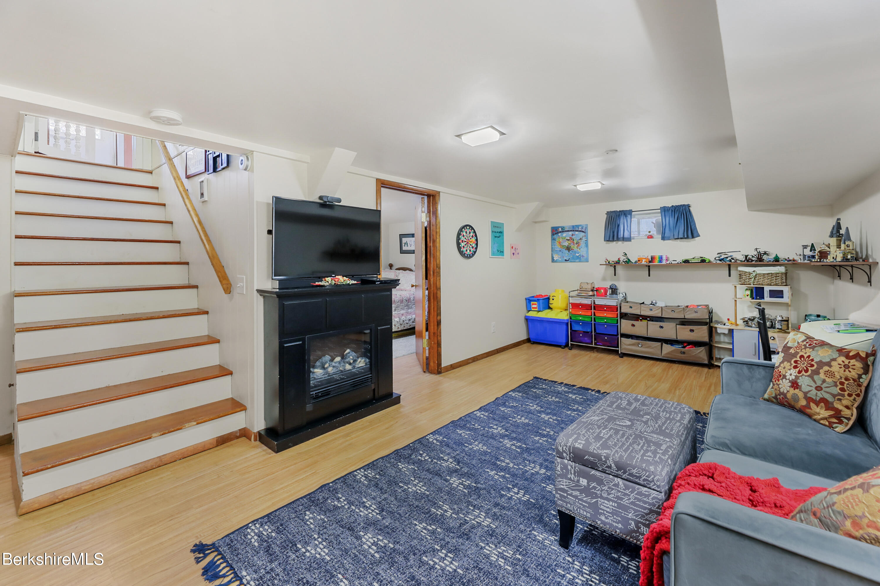 310 Pecks Rd