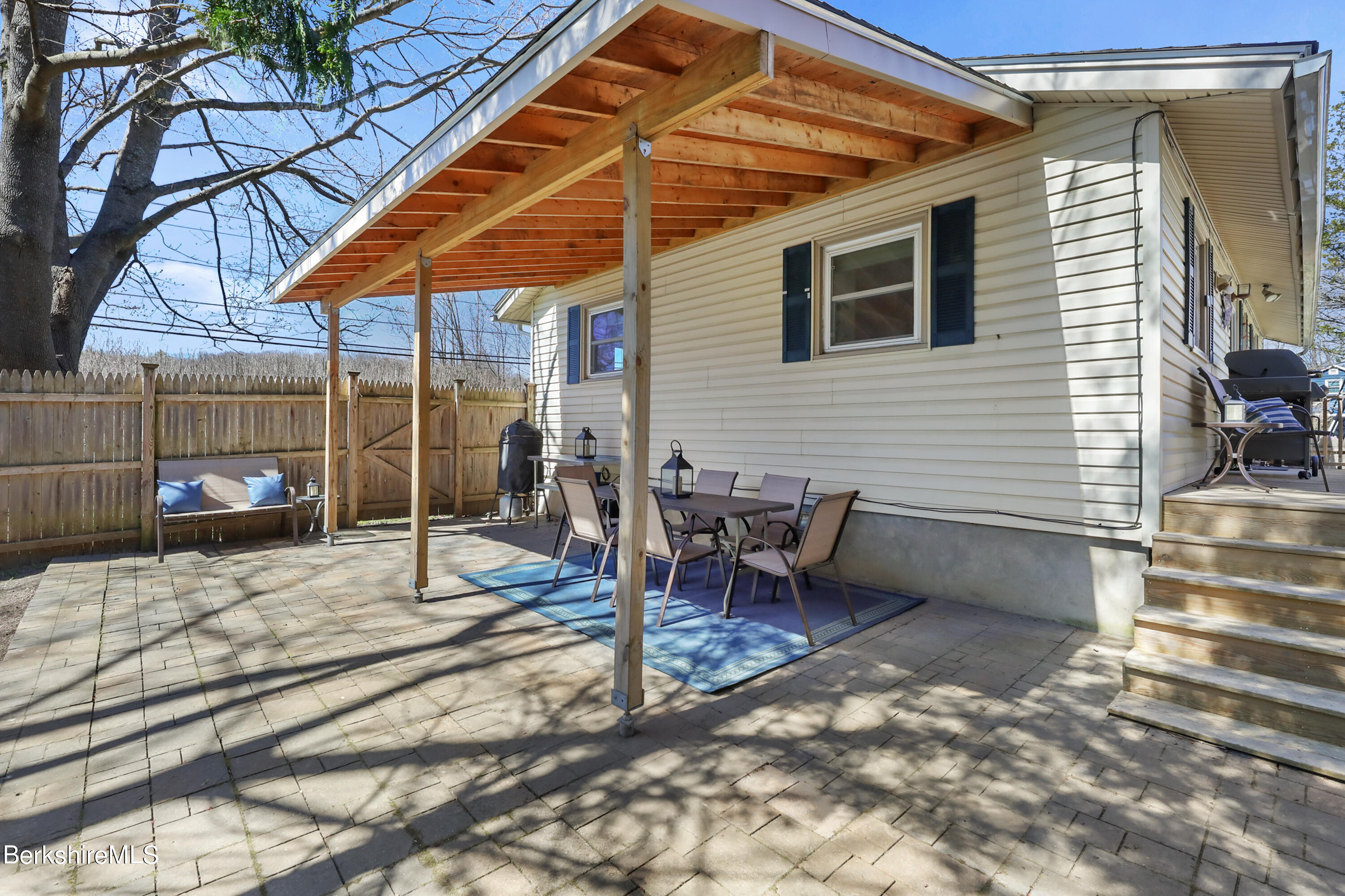 310 Pecks Rd