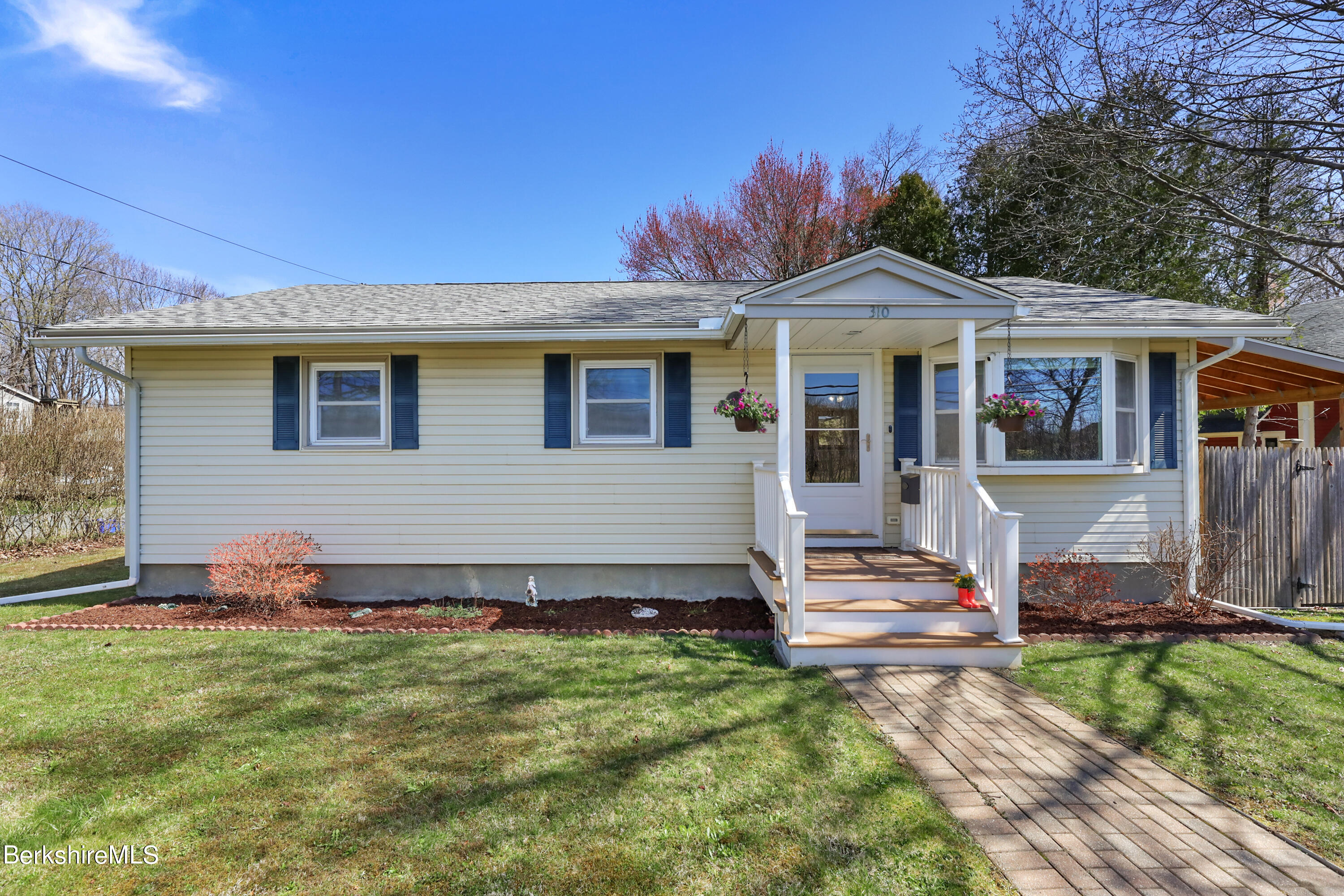 310 Pecks Rd