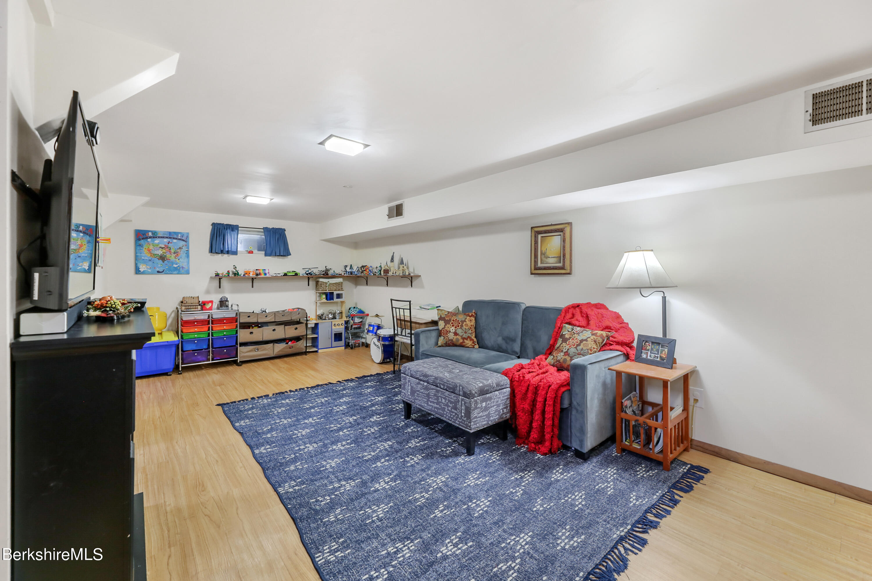 310 Pecks Rd