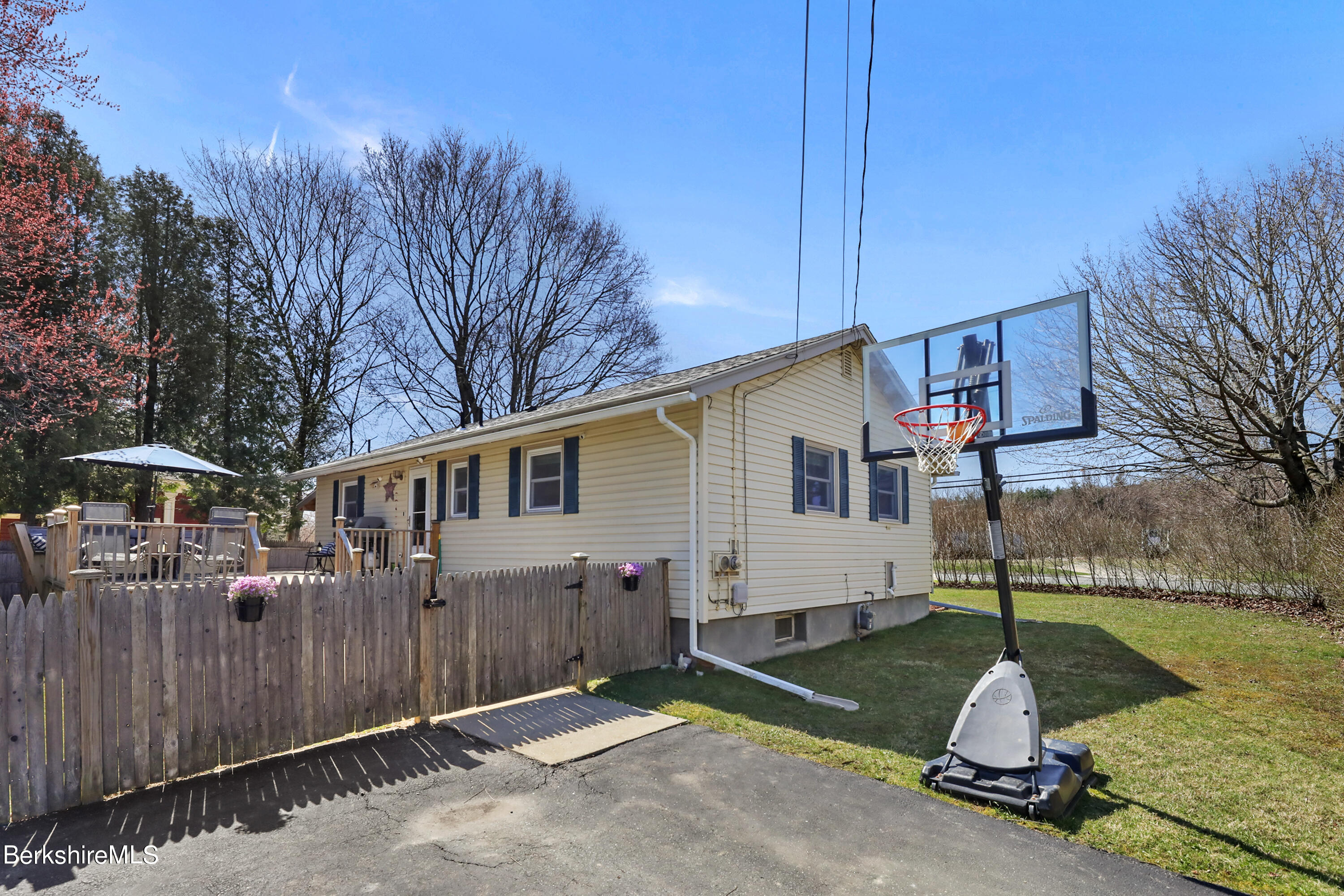 310 Pecks Rd