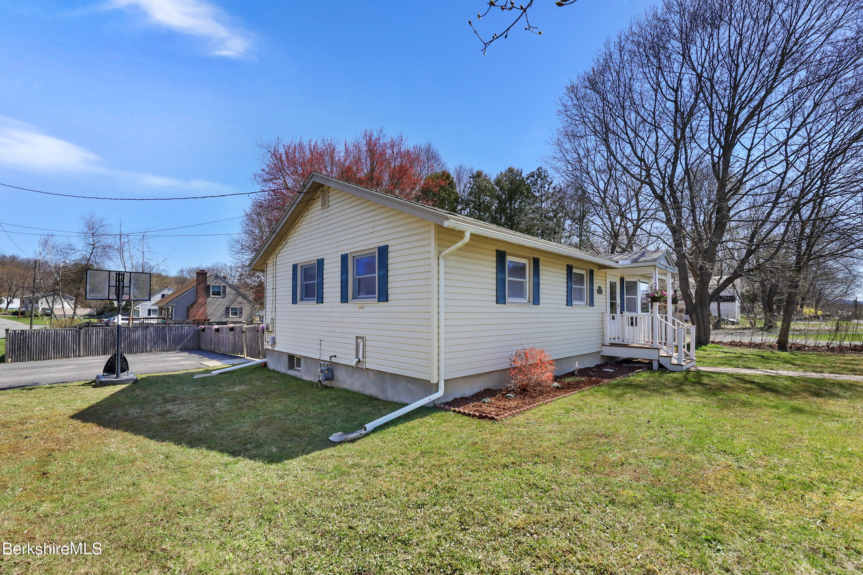 310 Pecks Rd