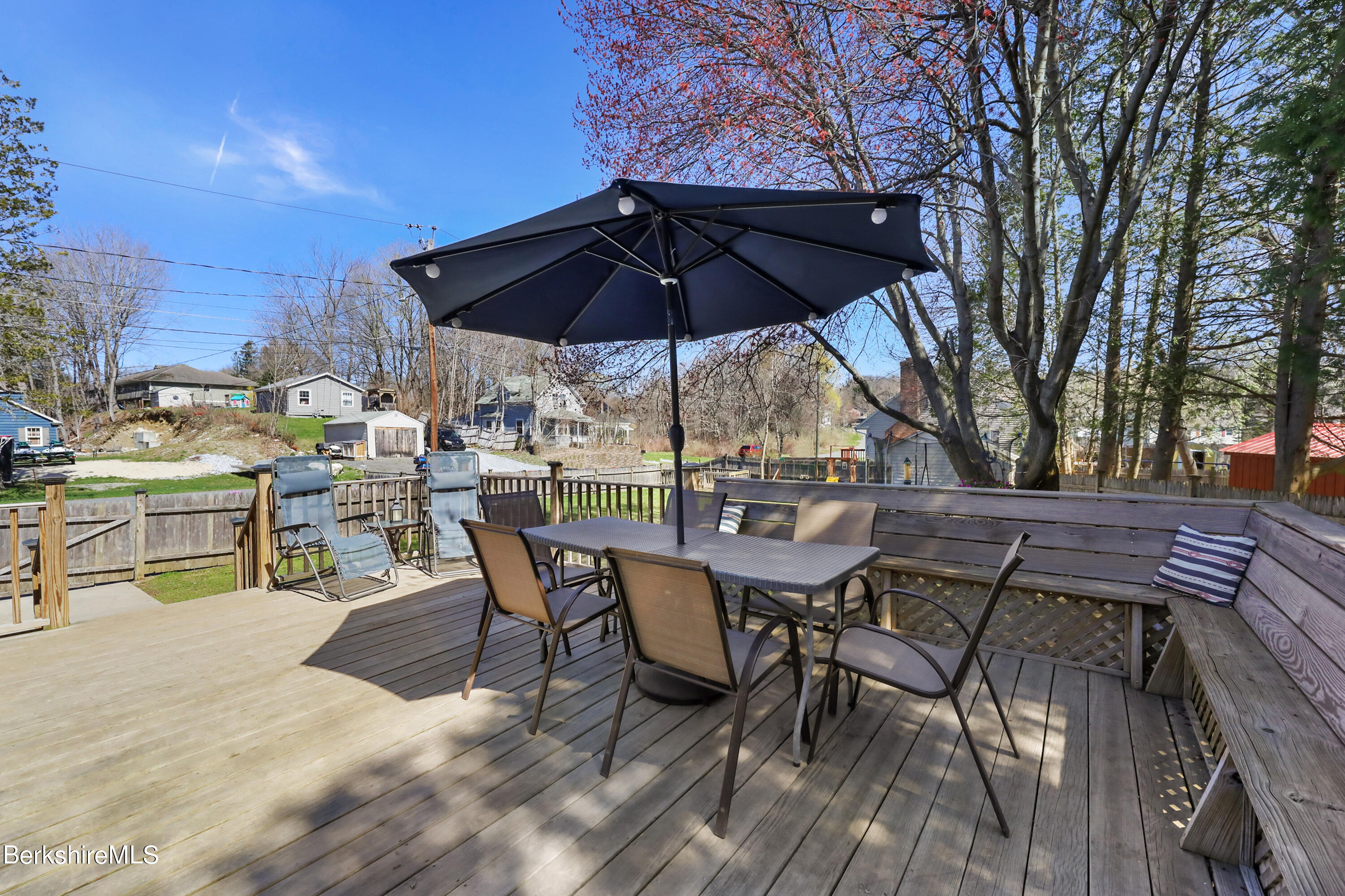 310 Pecks Rd
