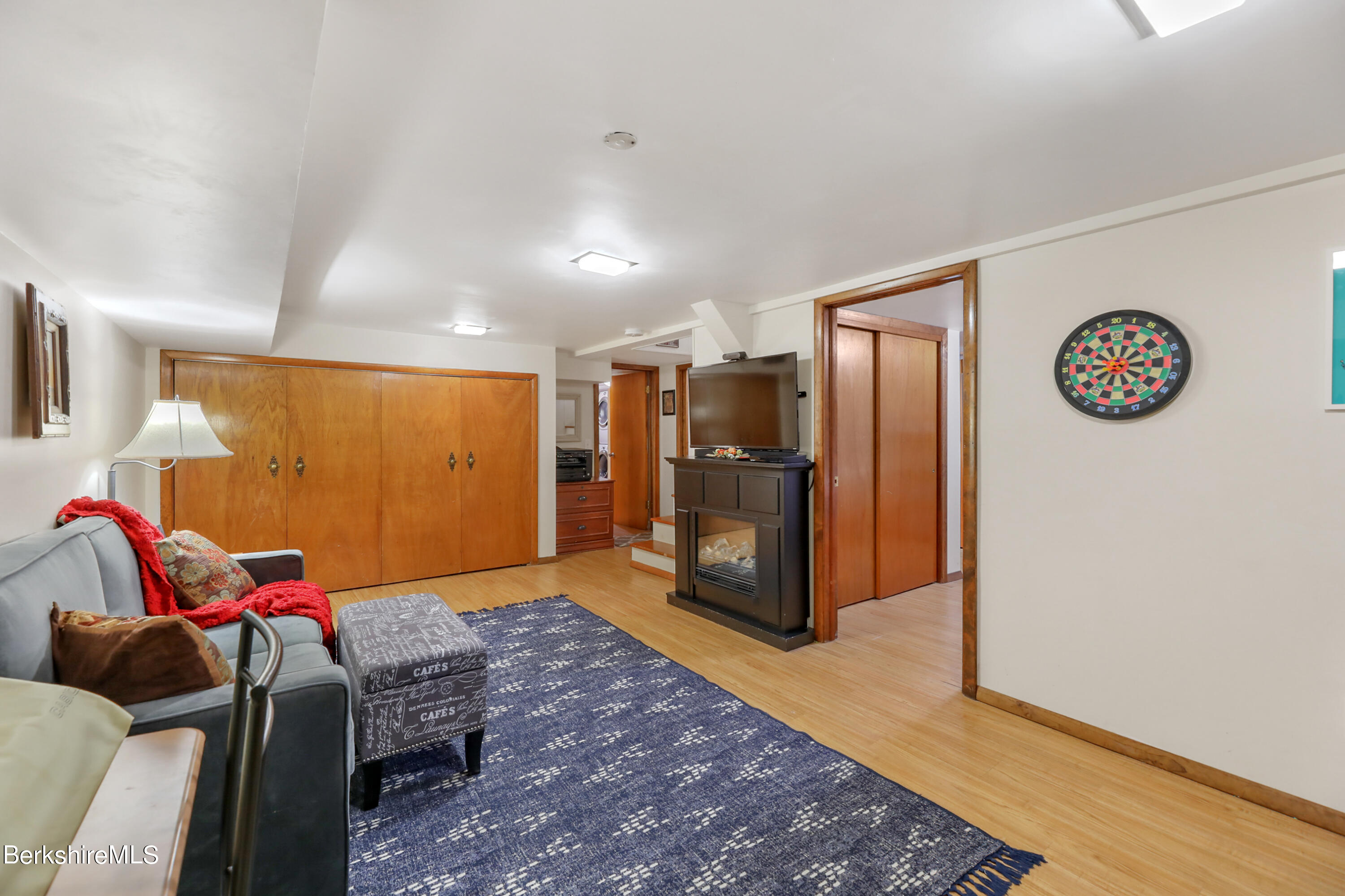 310 Pecks Rd