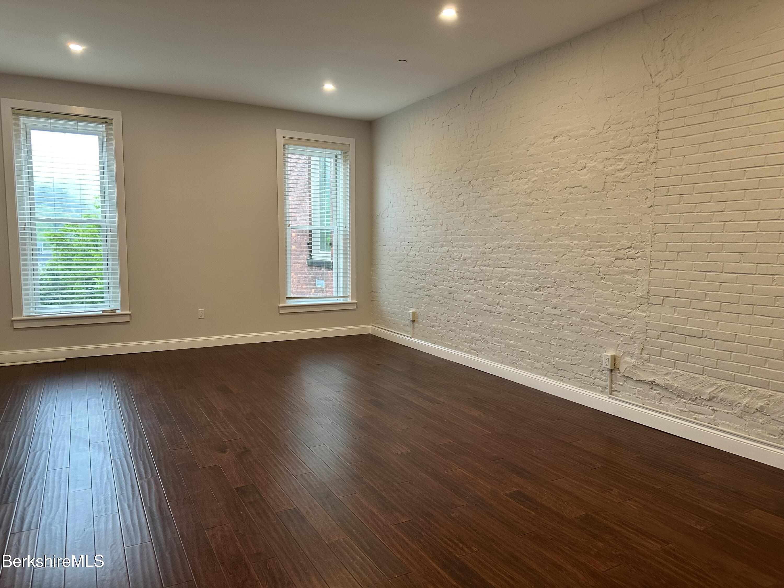 281 Main St Unit: 12