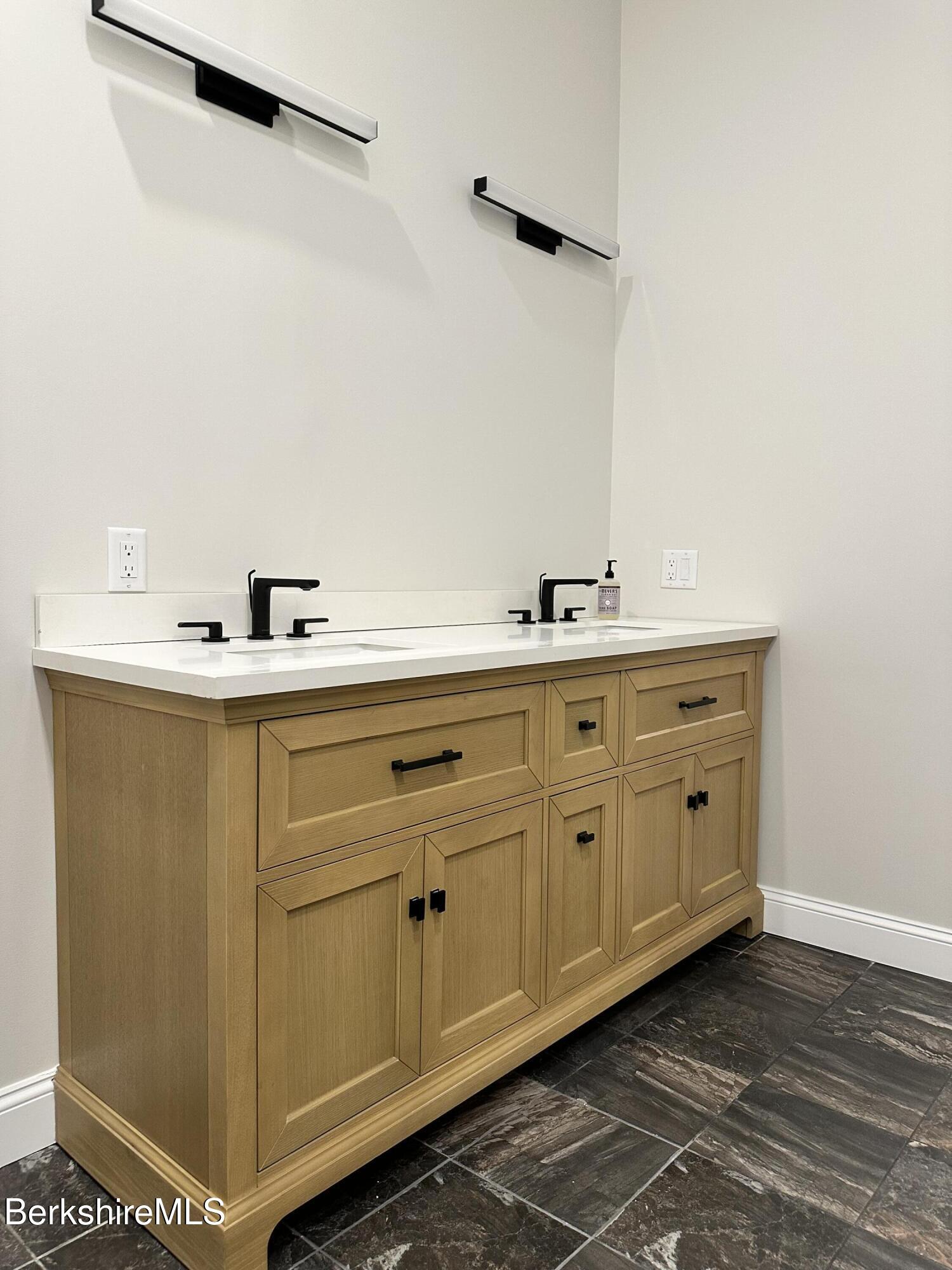 281 Main St Unit: 12