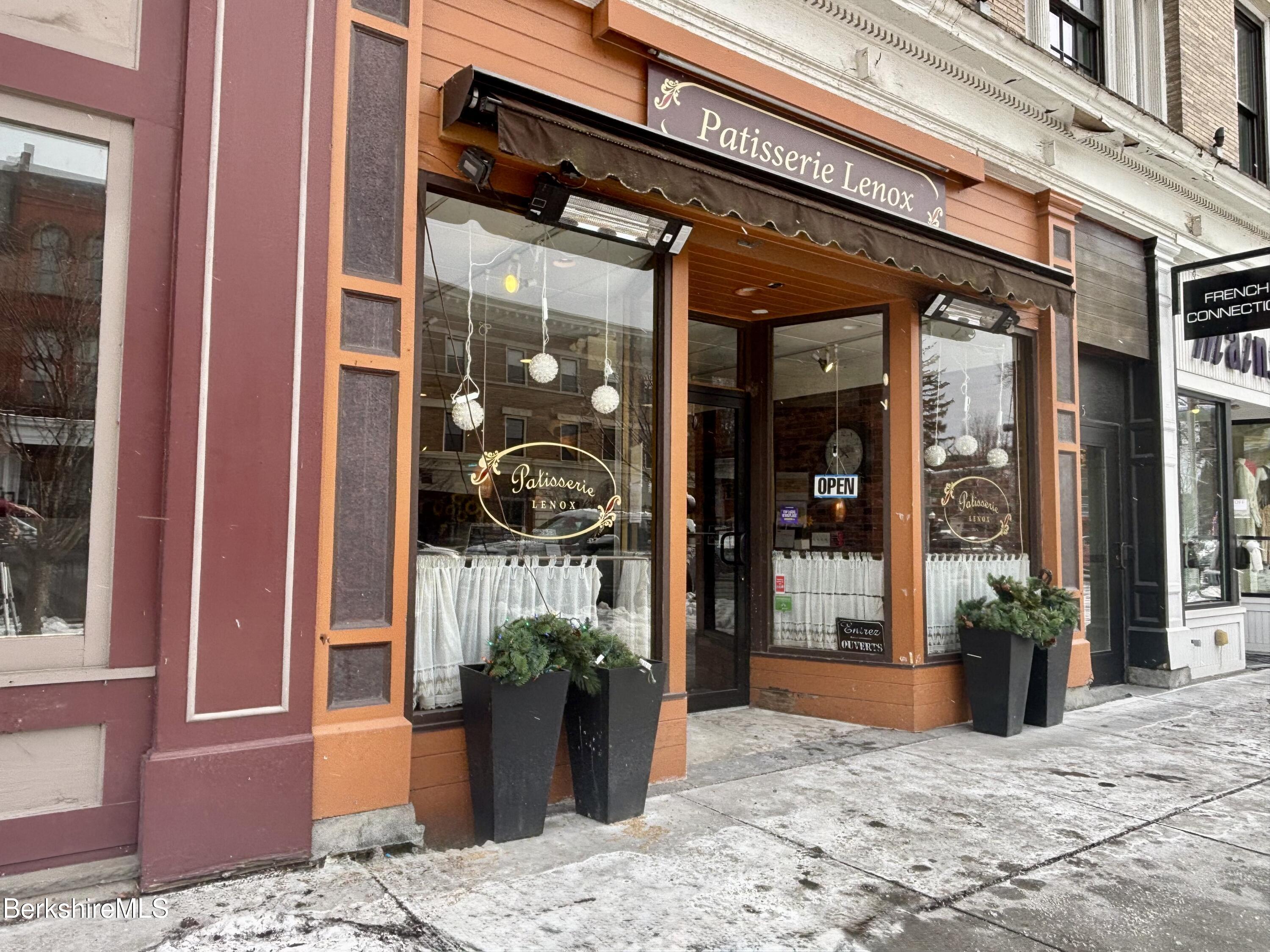 313 Main St