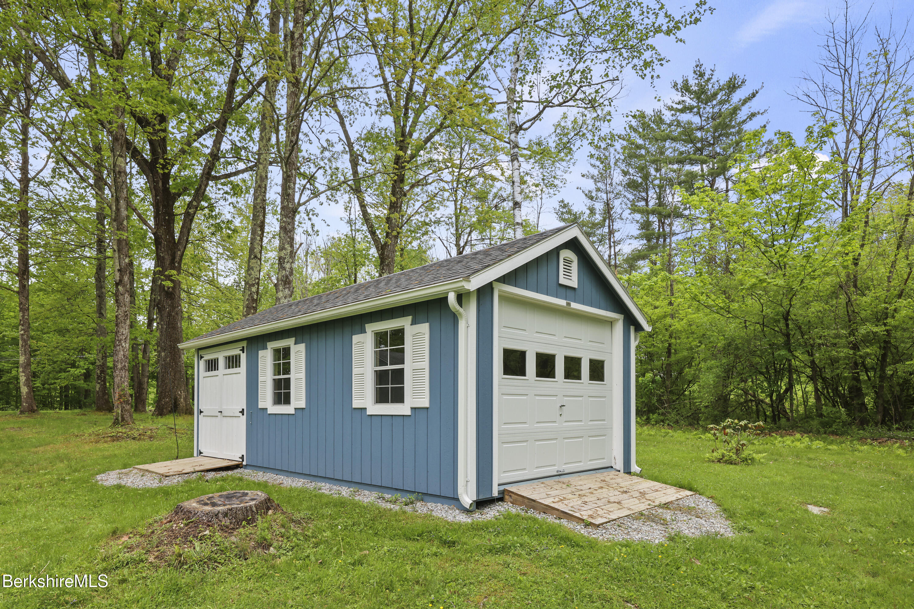 135 Church Ln