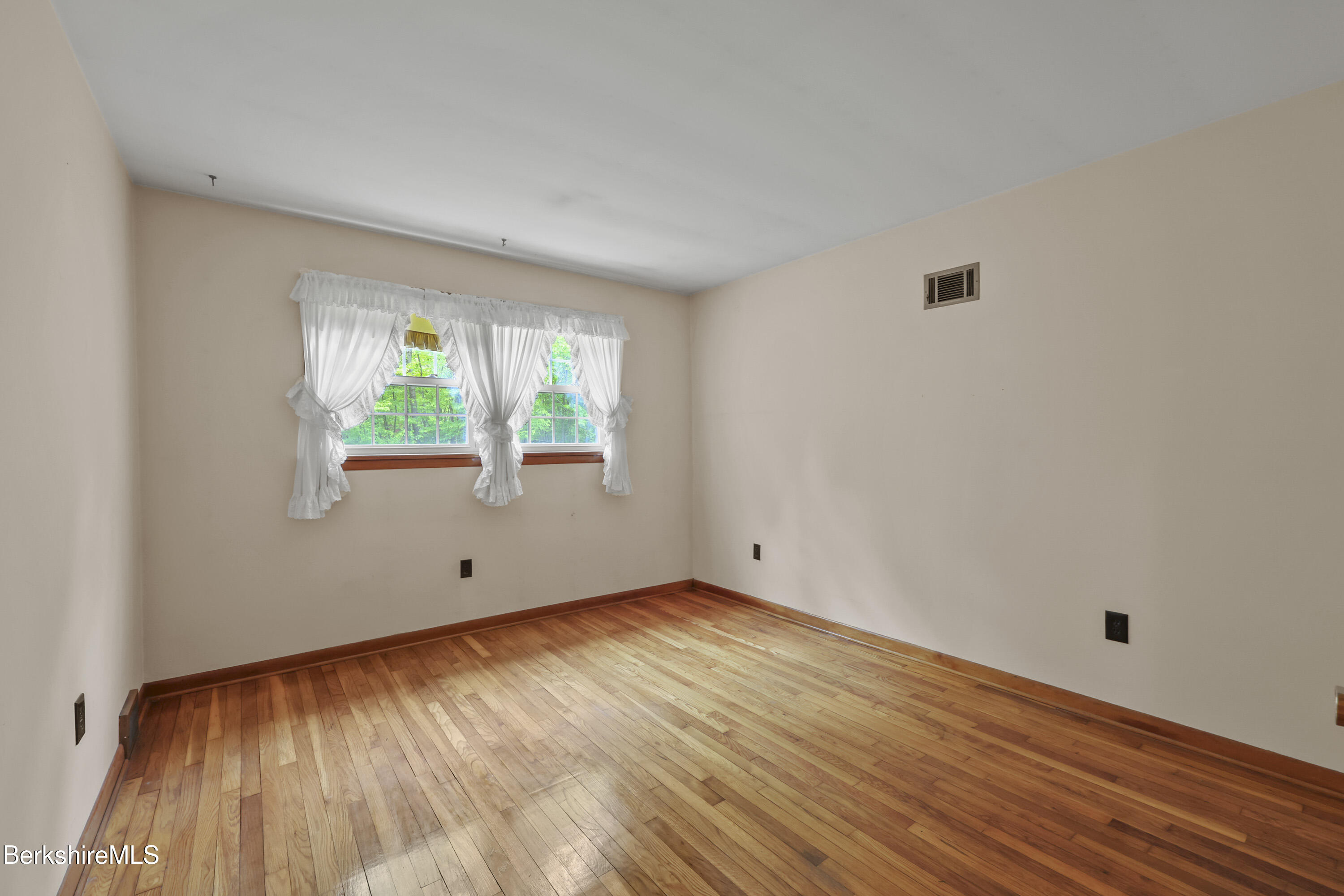 135 Church Ln