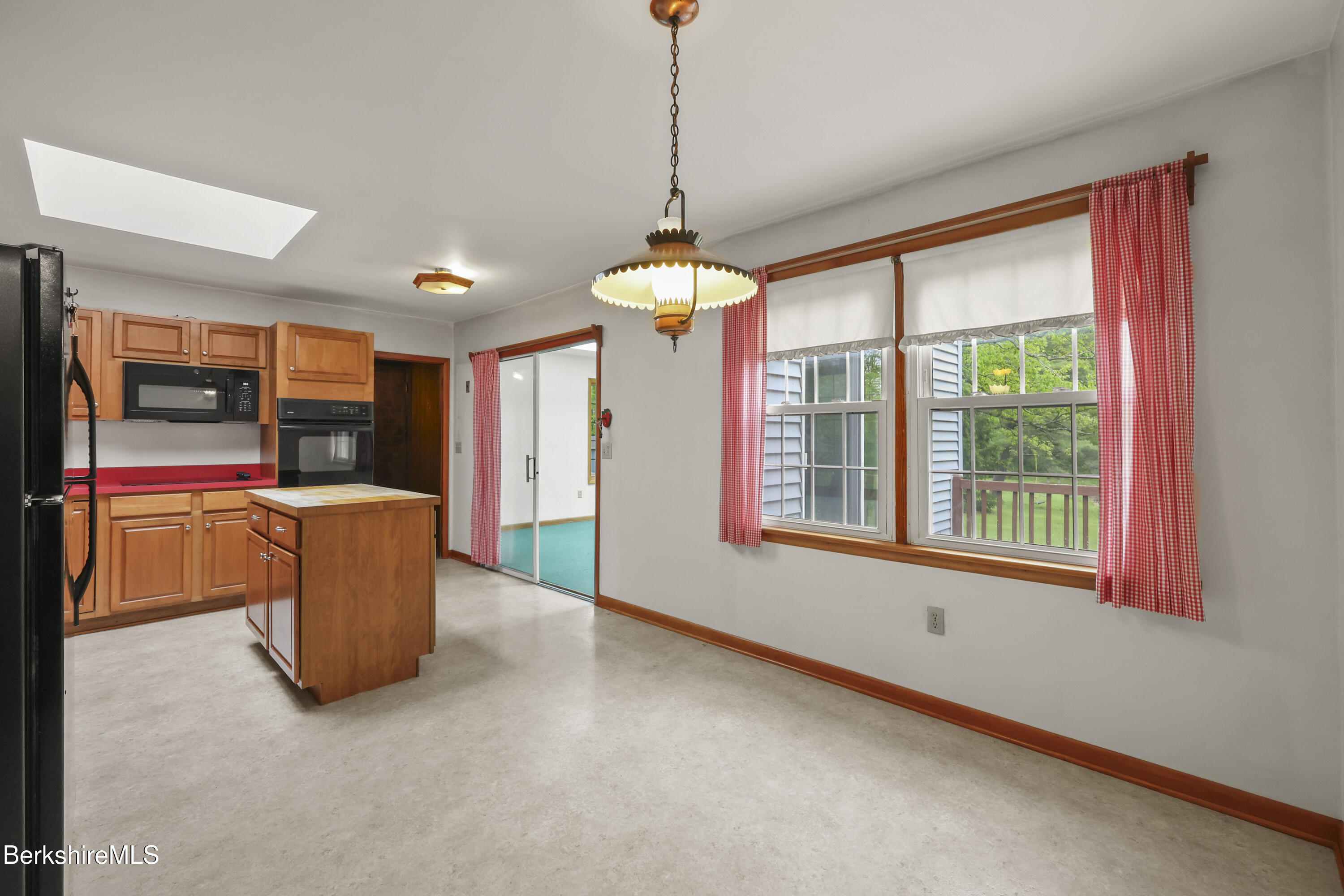 135 Church Ln