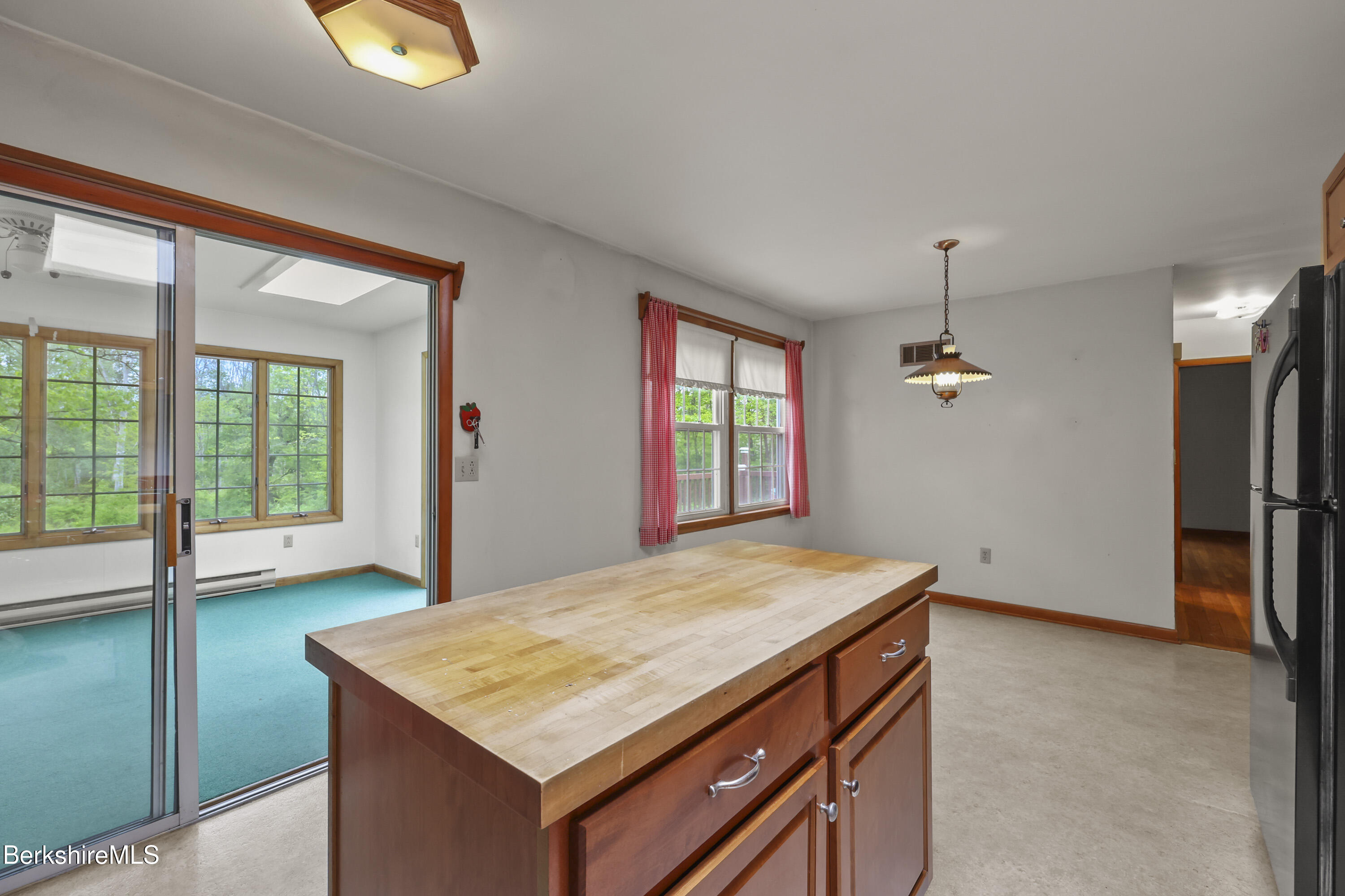 135 Church Ln