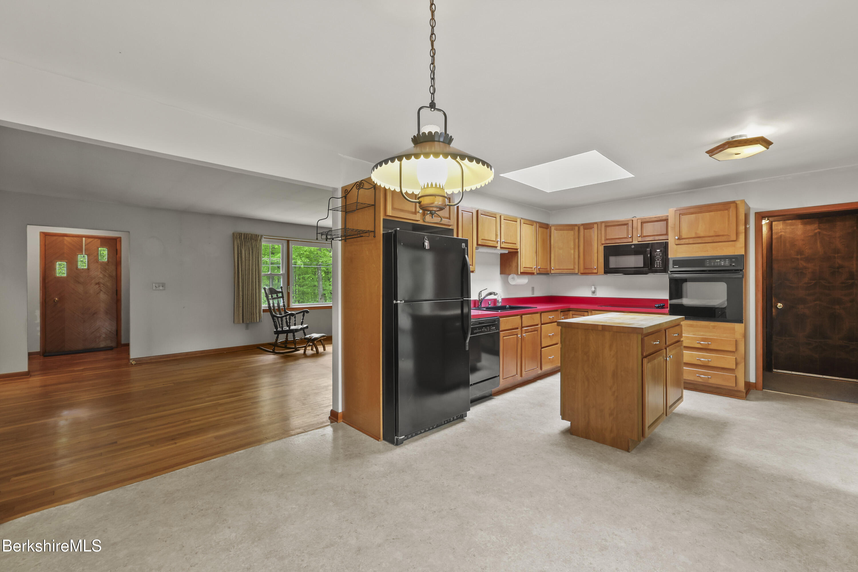 135 Church Ln
