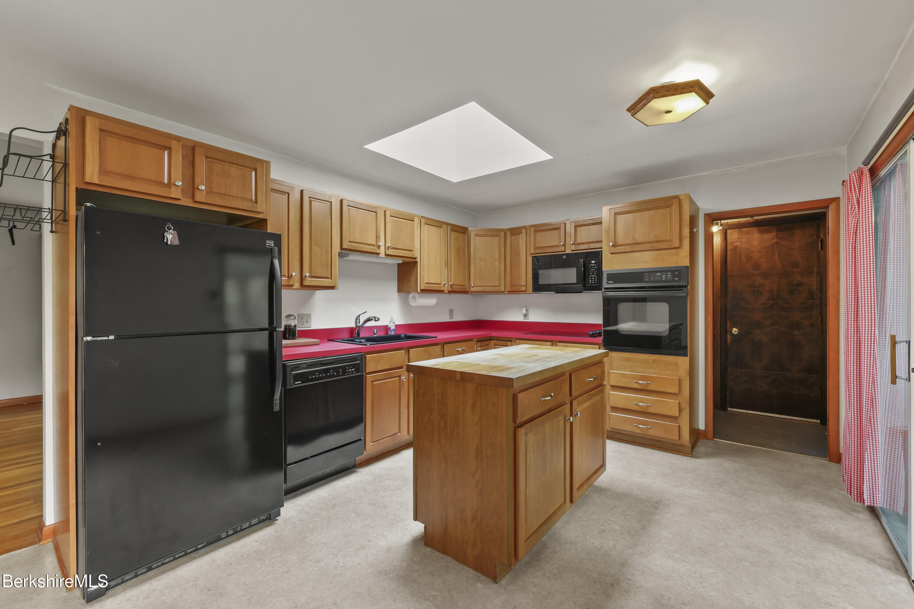 135 Church Ln