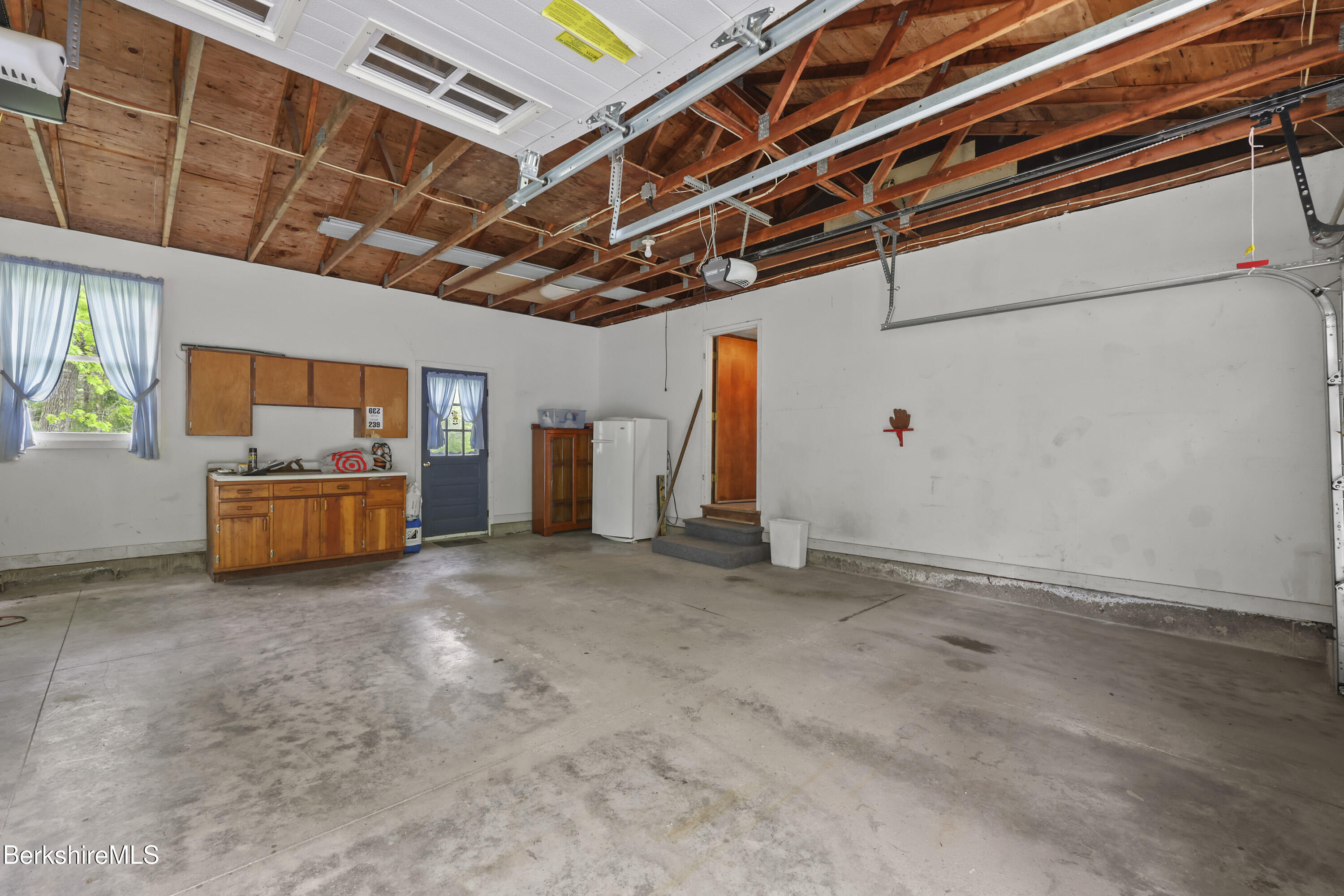 135 Church Ln