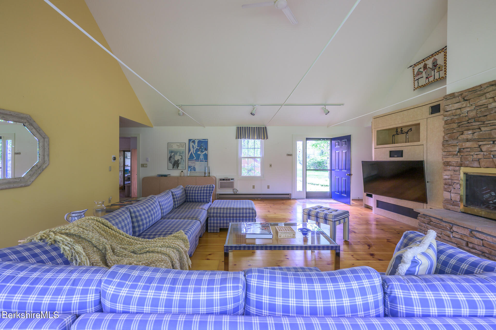 33 Interlaken Rd