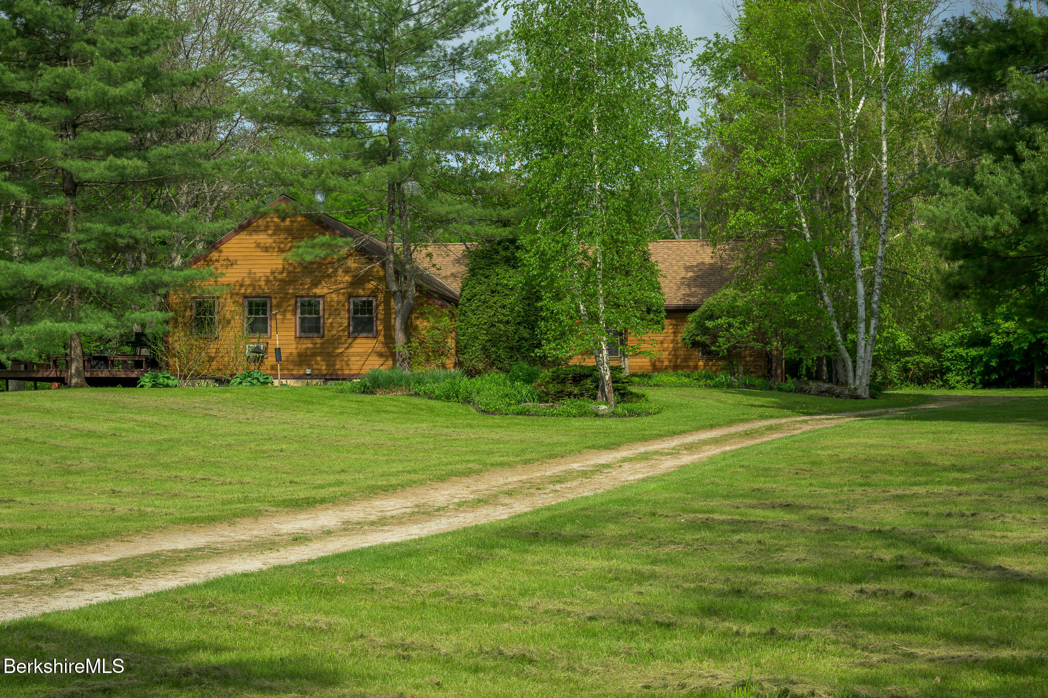 33 Interlaken Rd