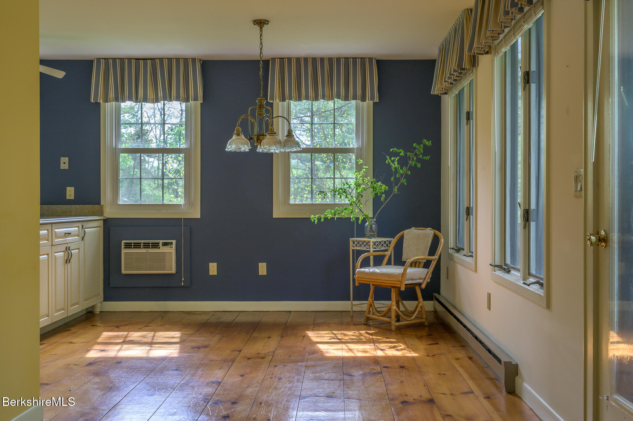33 Interlaken Rd