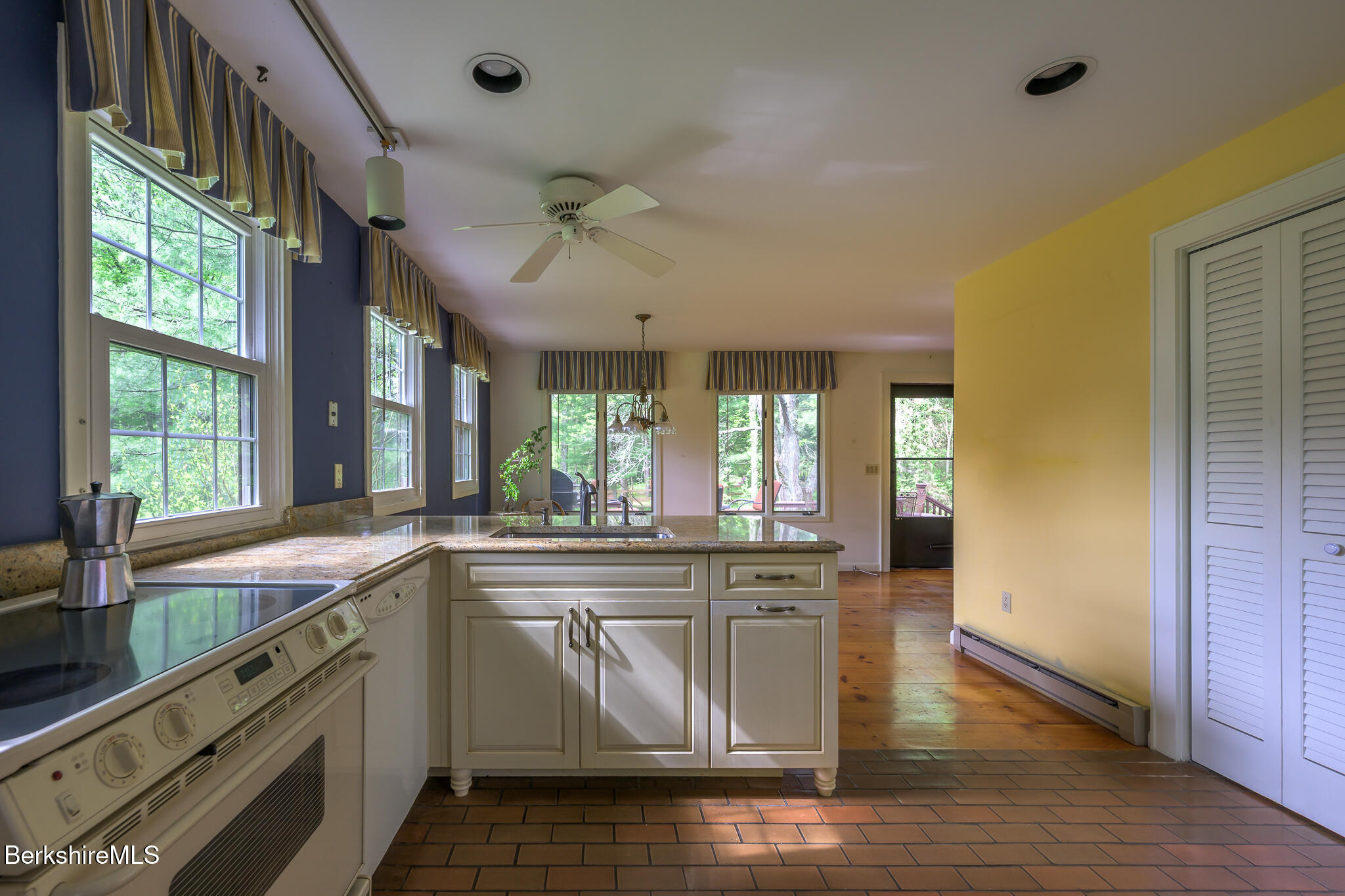 33 Interlaken Rd