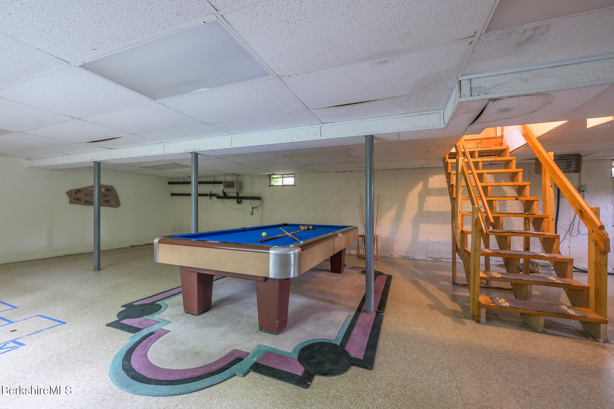 33 Interlaken Rd