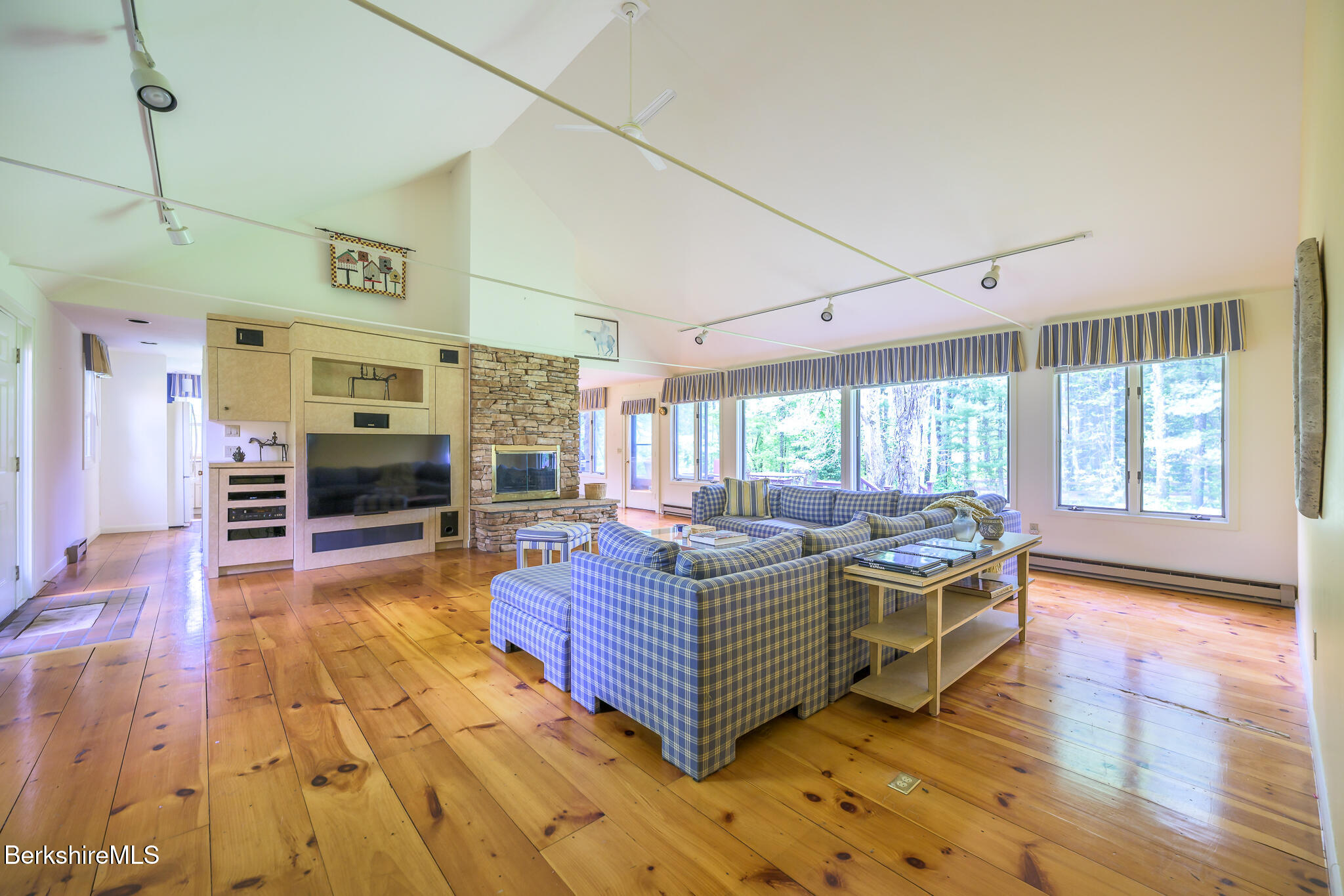 33 Interlaken Rd