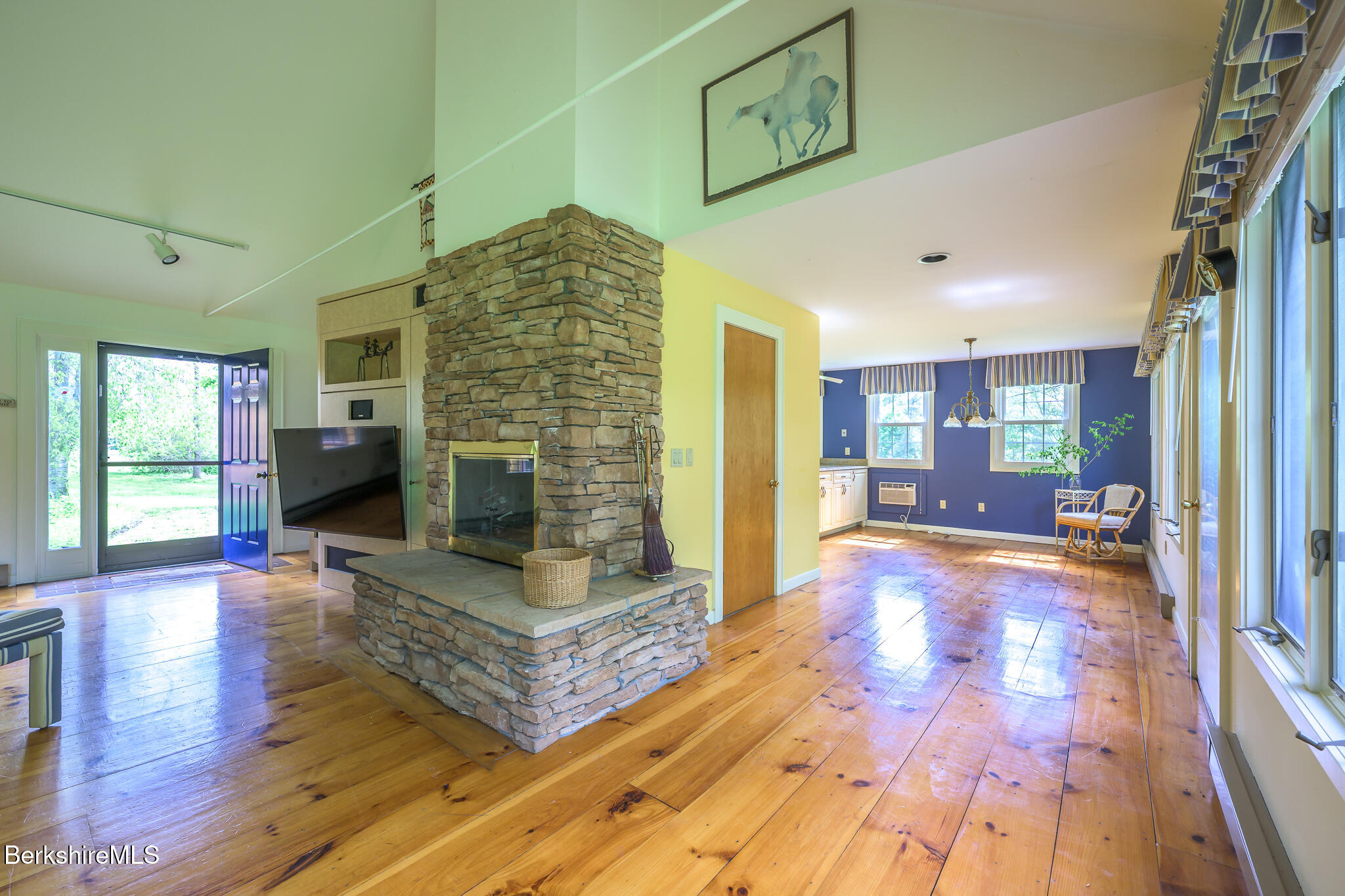 33 Interlaken Rd