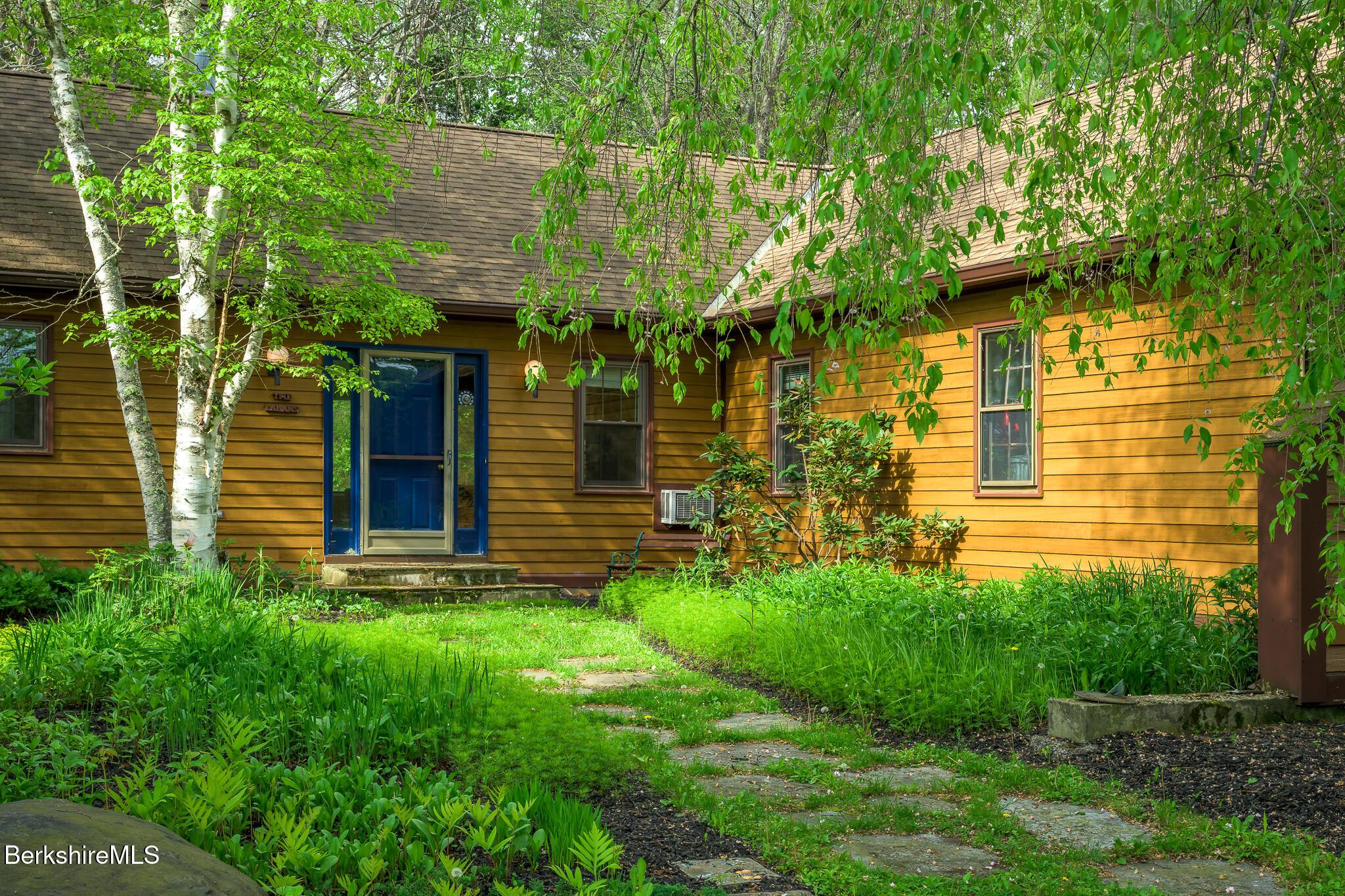 33 Interlaken Rd