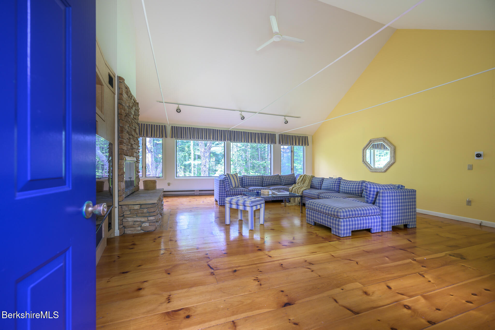 33 Interlaken Rd