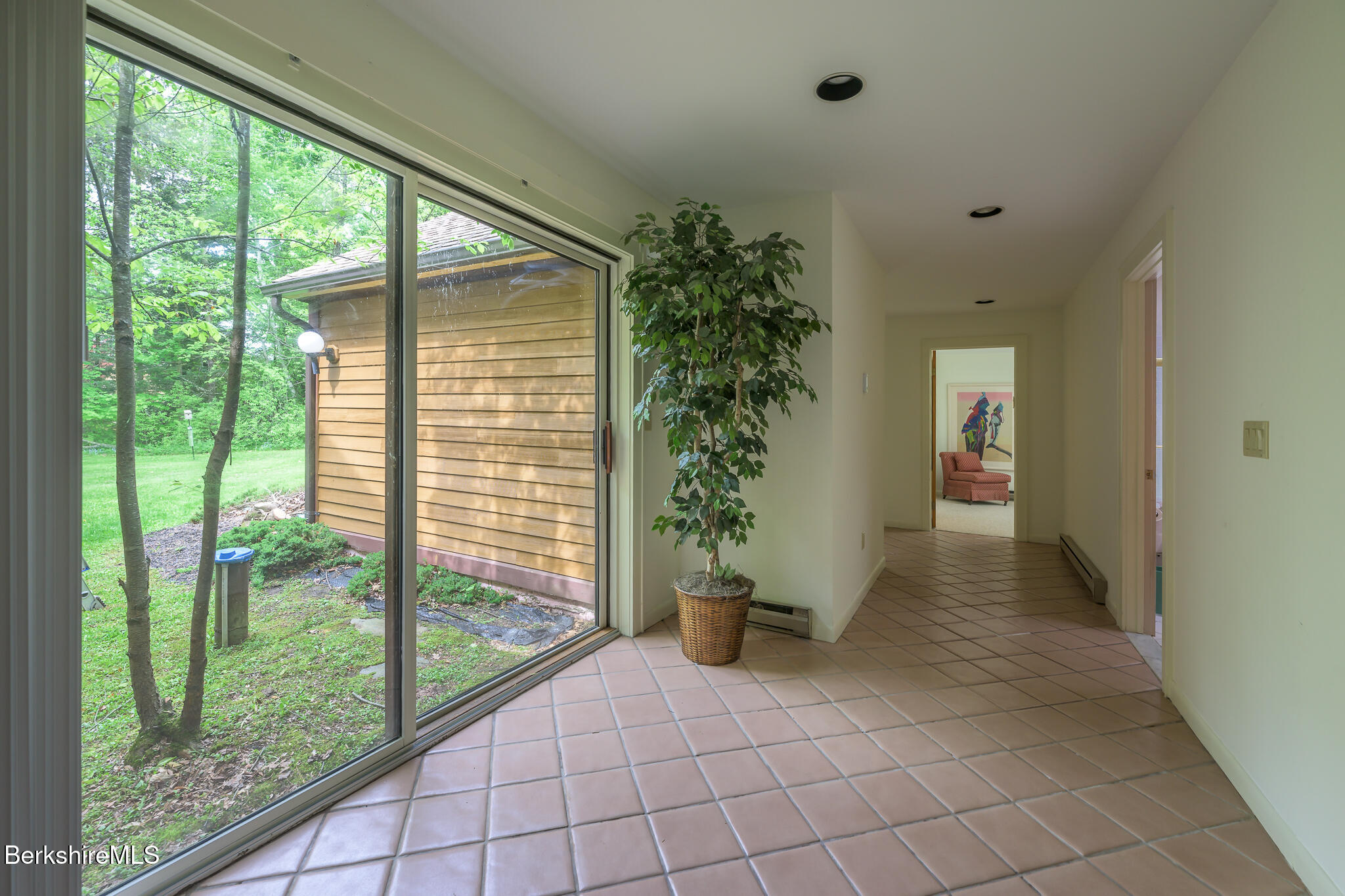 33 Interlaken Rd