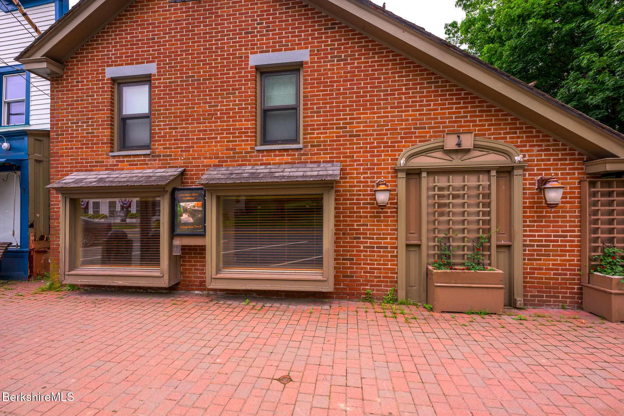 4 Main St