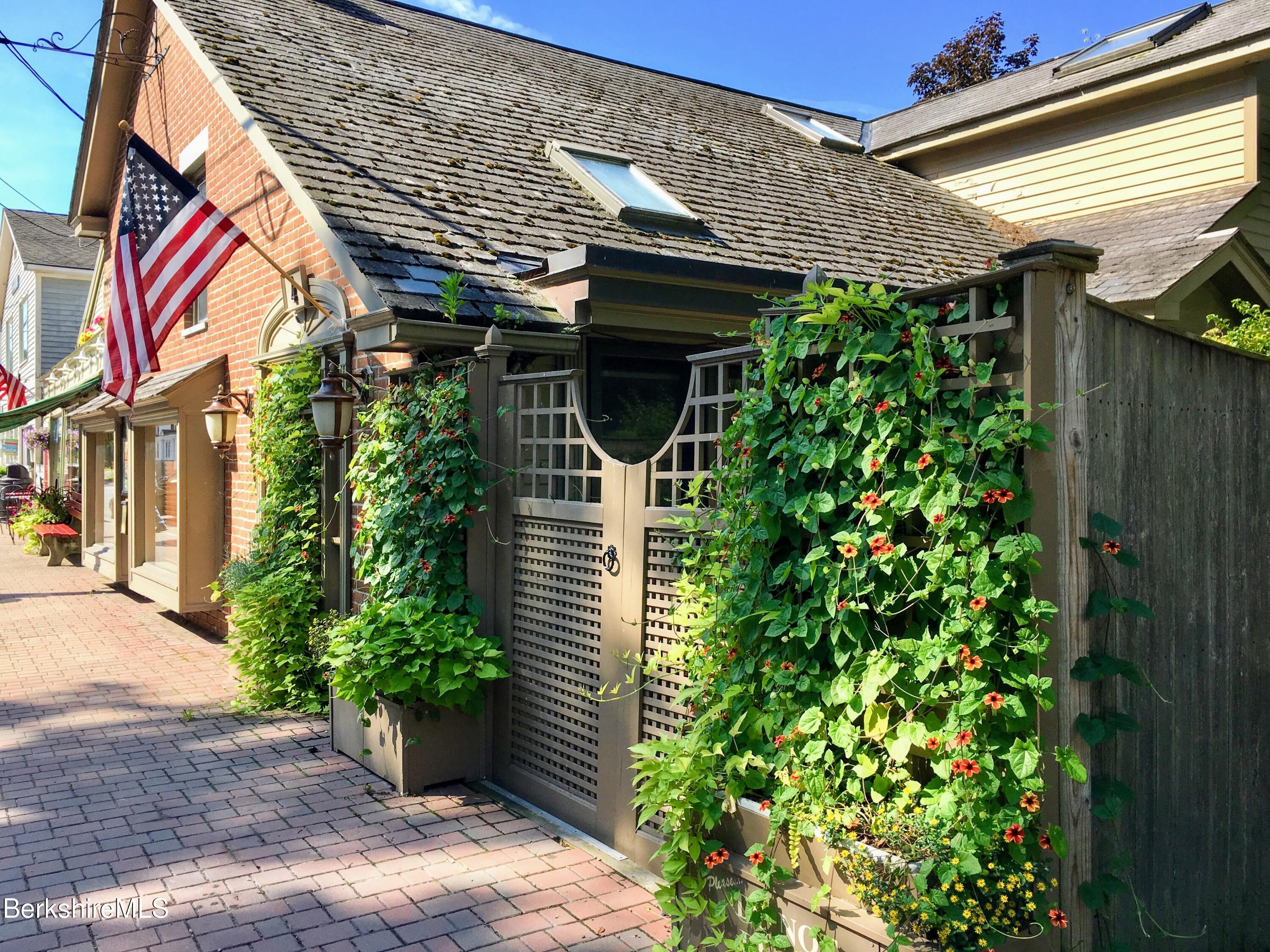 4 Main St