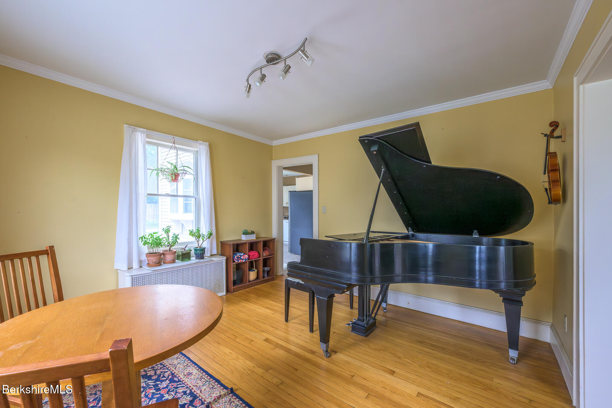 16 Revere Pkwy